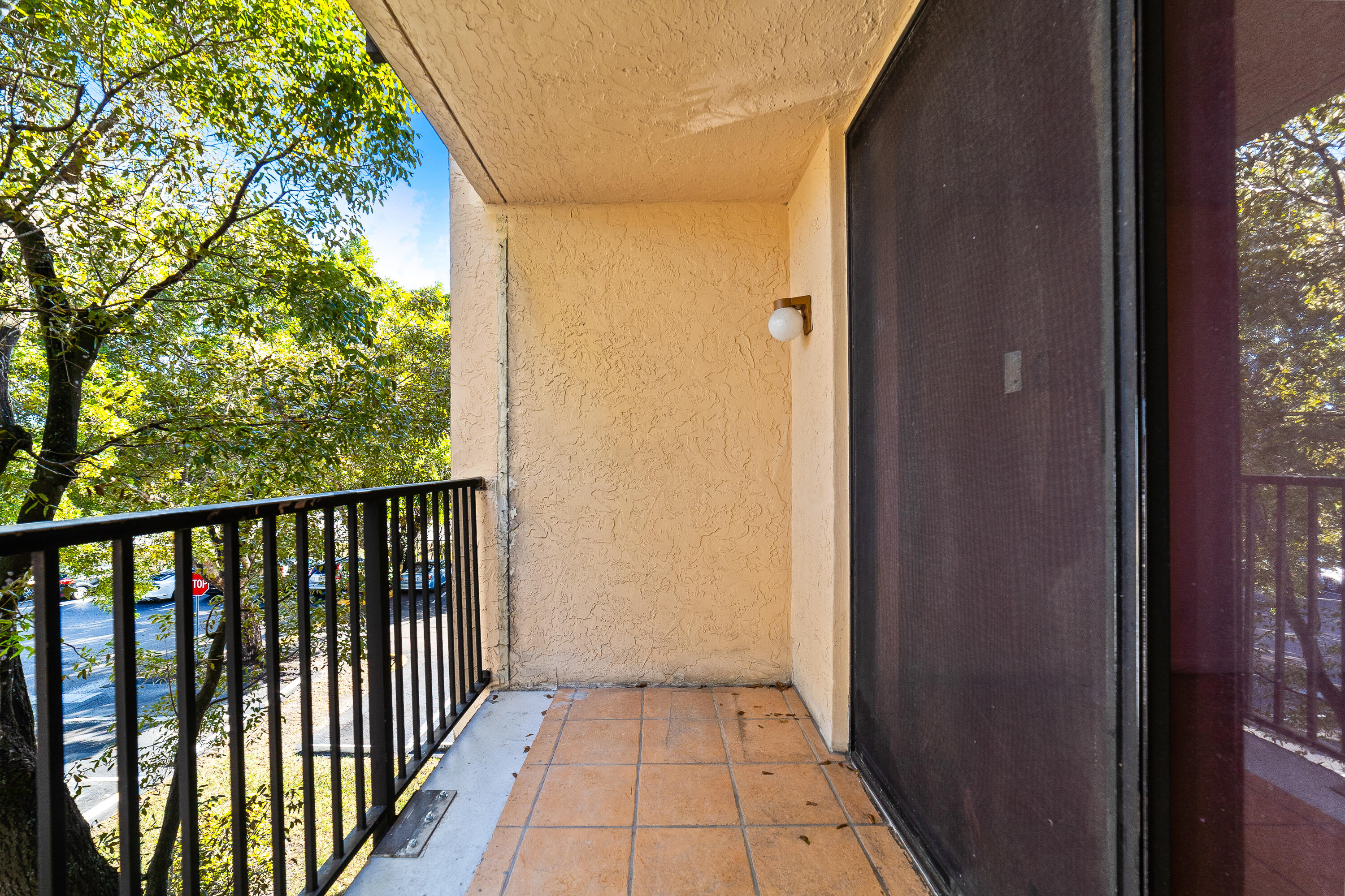 PROMENADE AT KENDALE LAKES - Residential