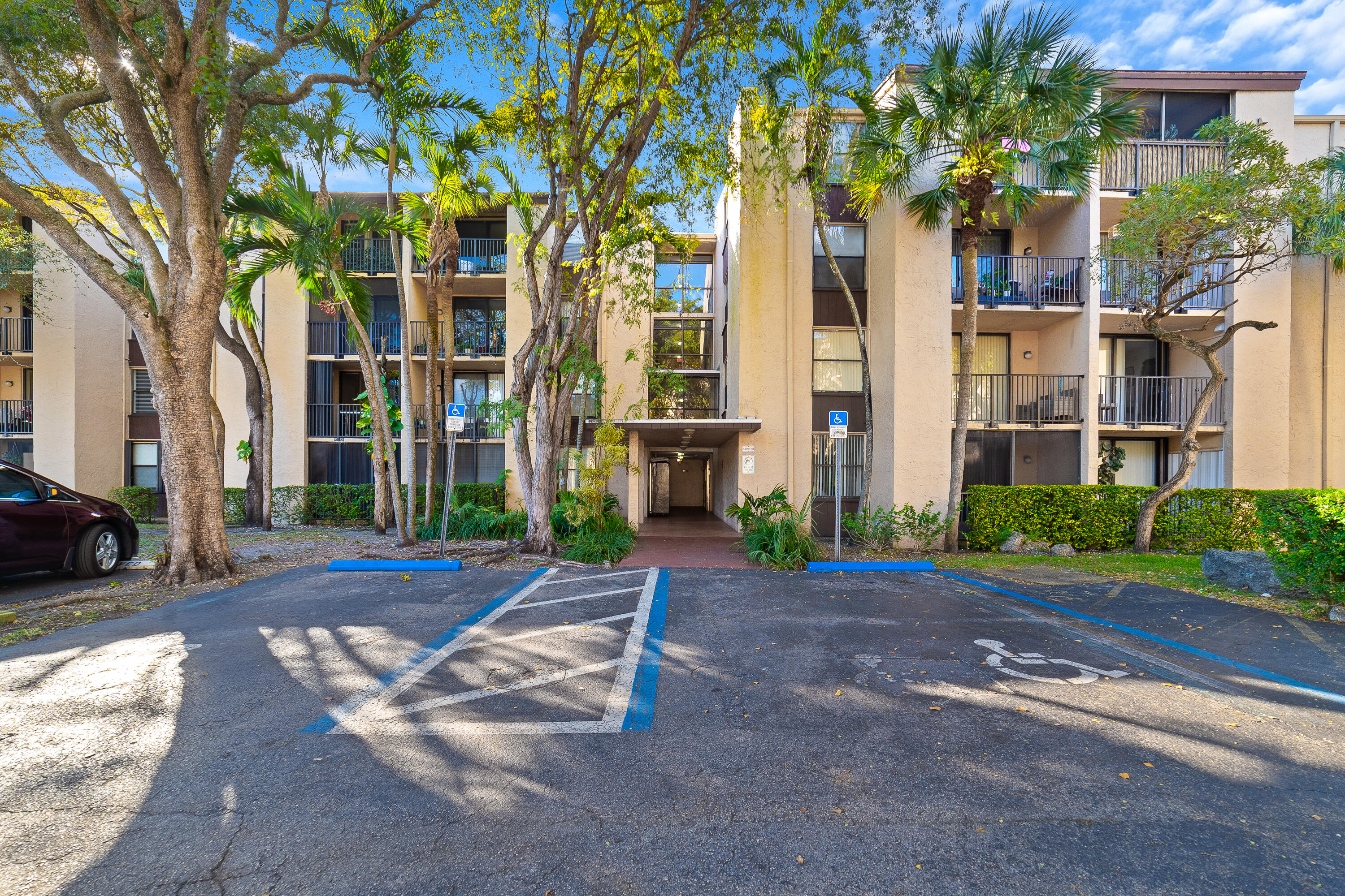 PROMENADE AT KENDALE LAKES - Residential