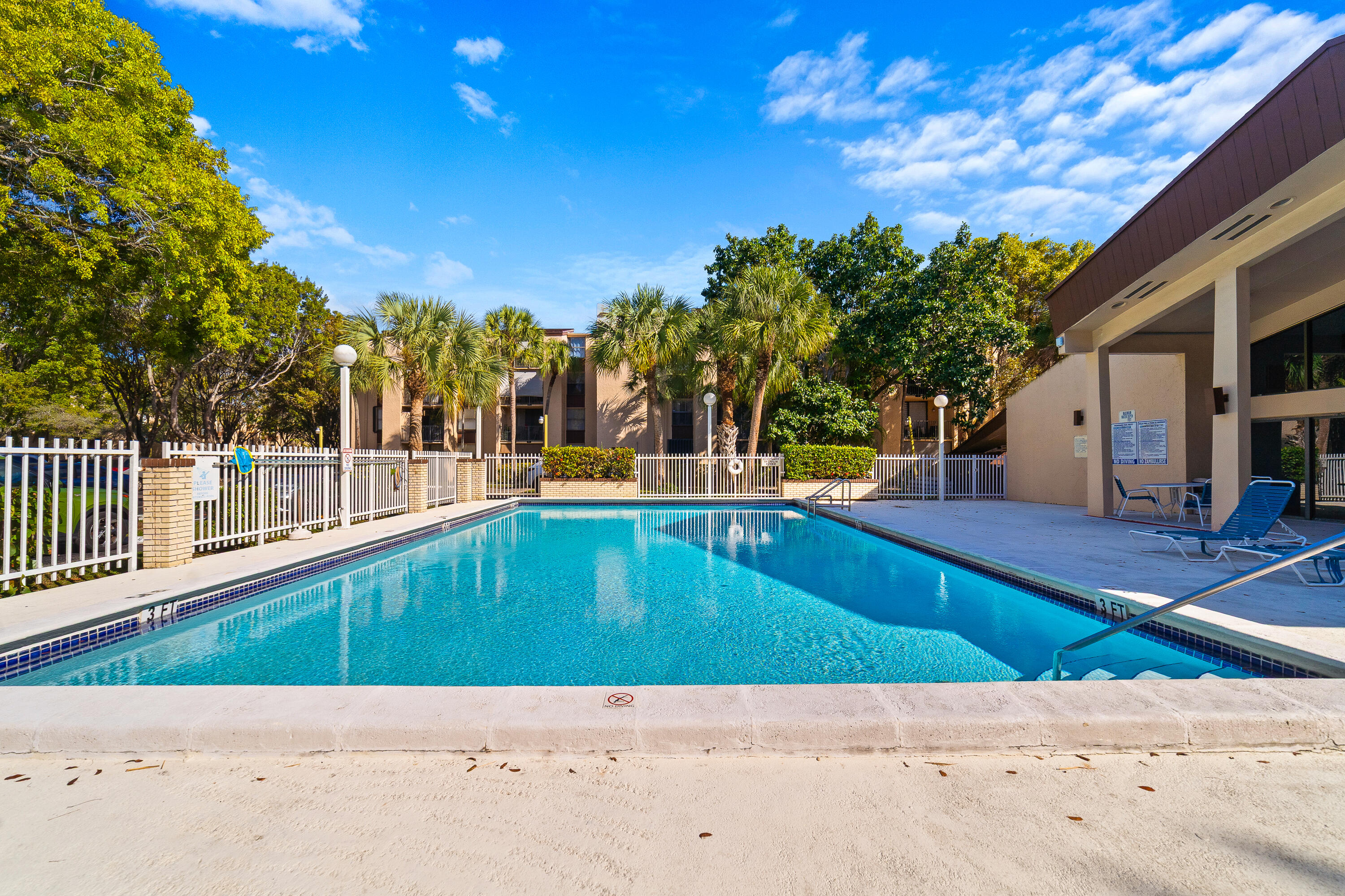 PROMENADE AT KENDALE LAKES - Residential