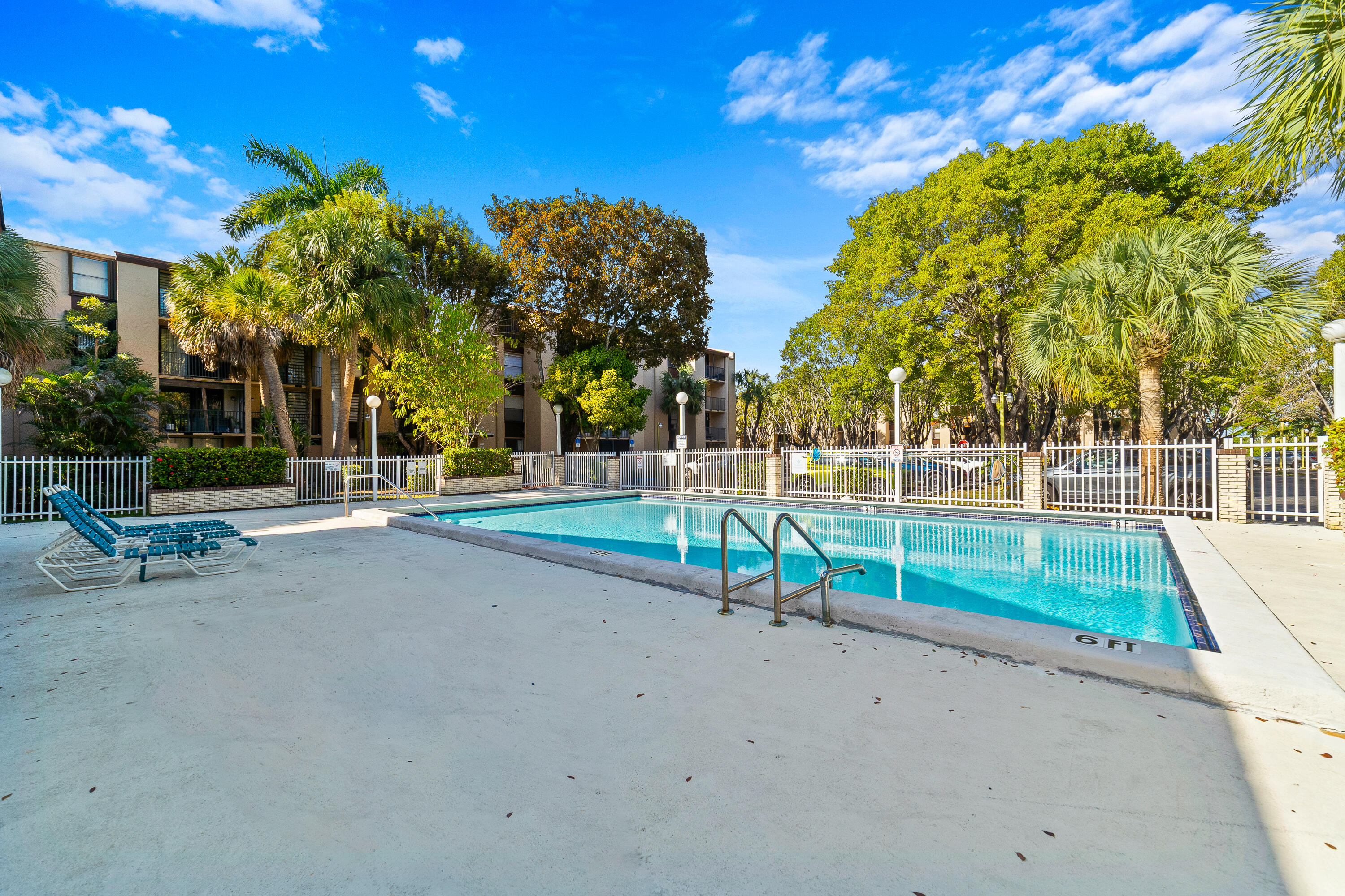 PROMENADE AT KENDALE LAKES - Residential