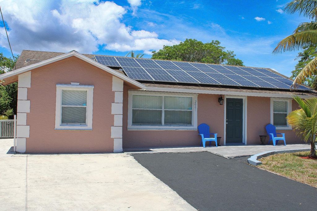 Photo of 2001 NW 2nd Street, Boynton Beach, FL 33435 (MLS # R11110698)