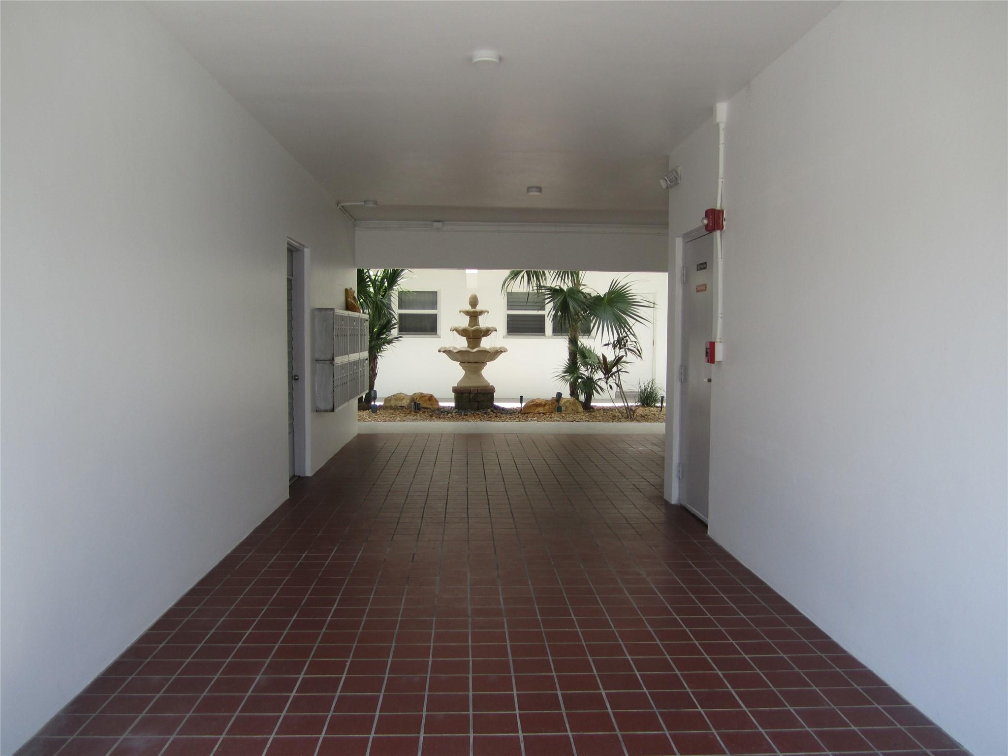 1111 N Riverside Dr 202