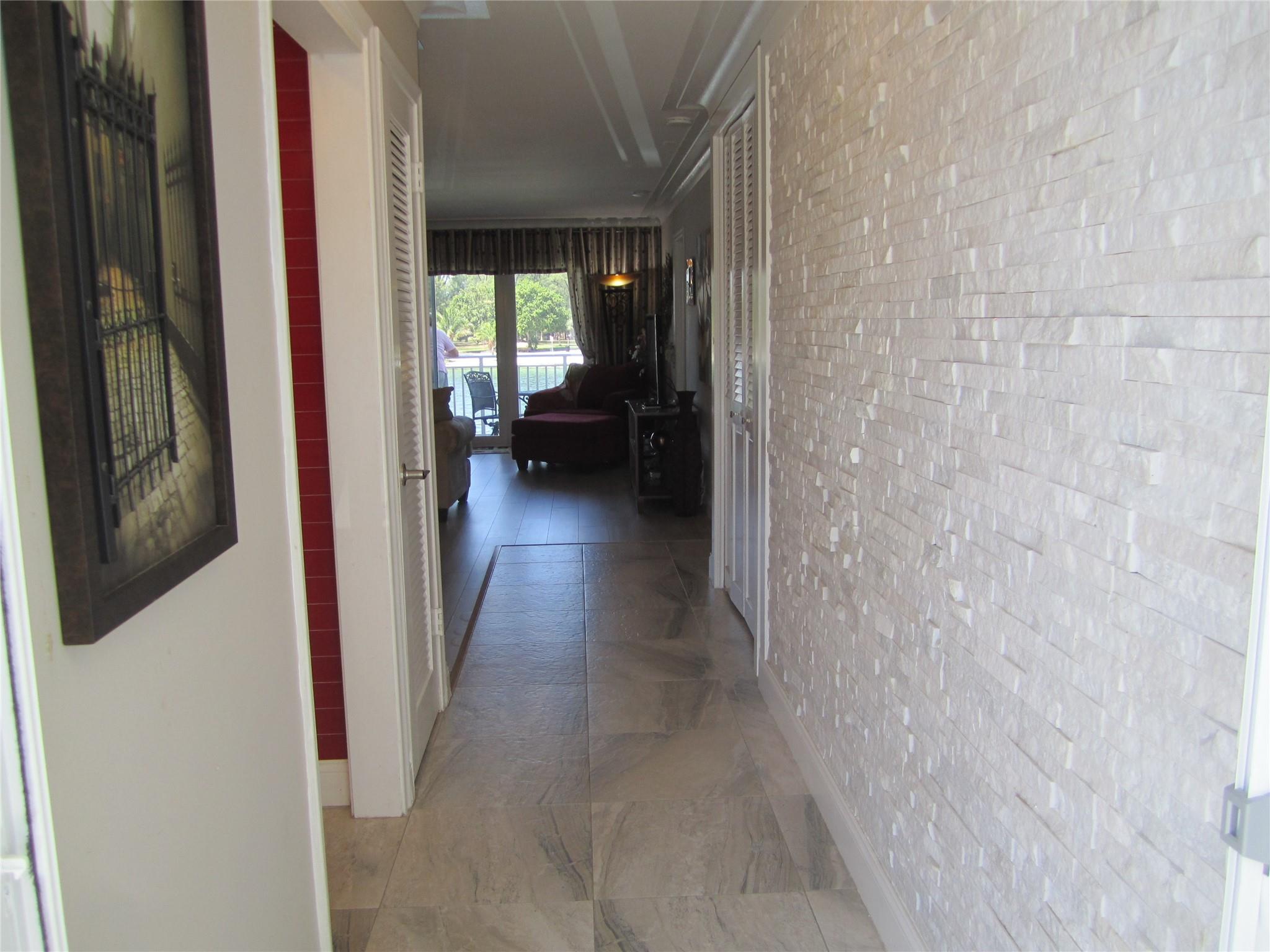 1111 N Riverside Dr 202