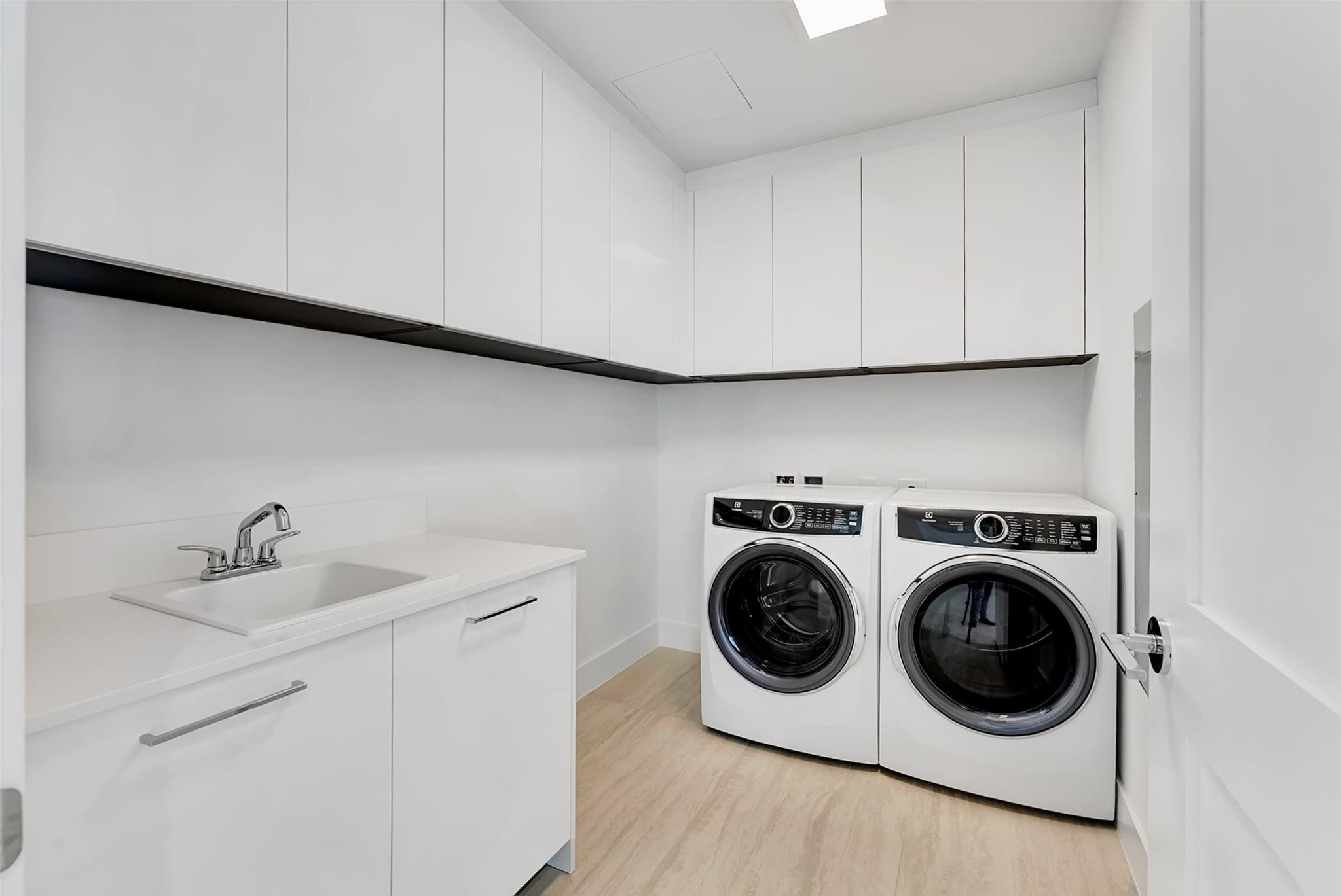 SELENE OCEANFRONT RESIDENCE - Residential