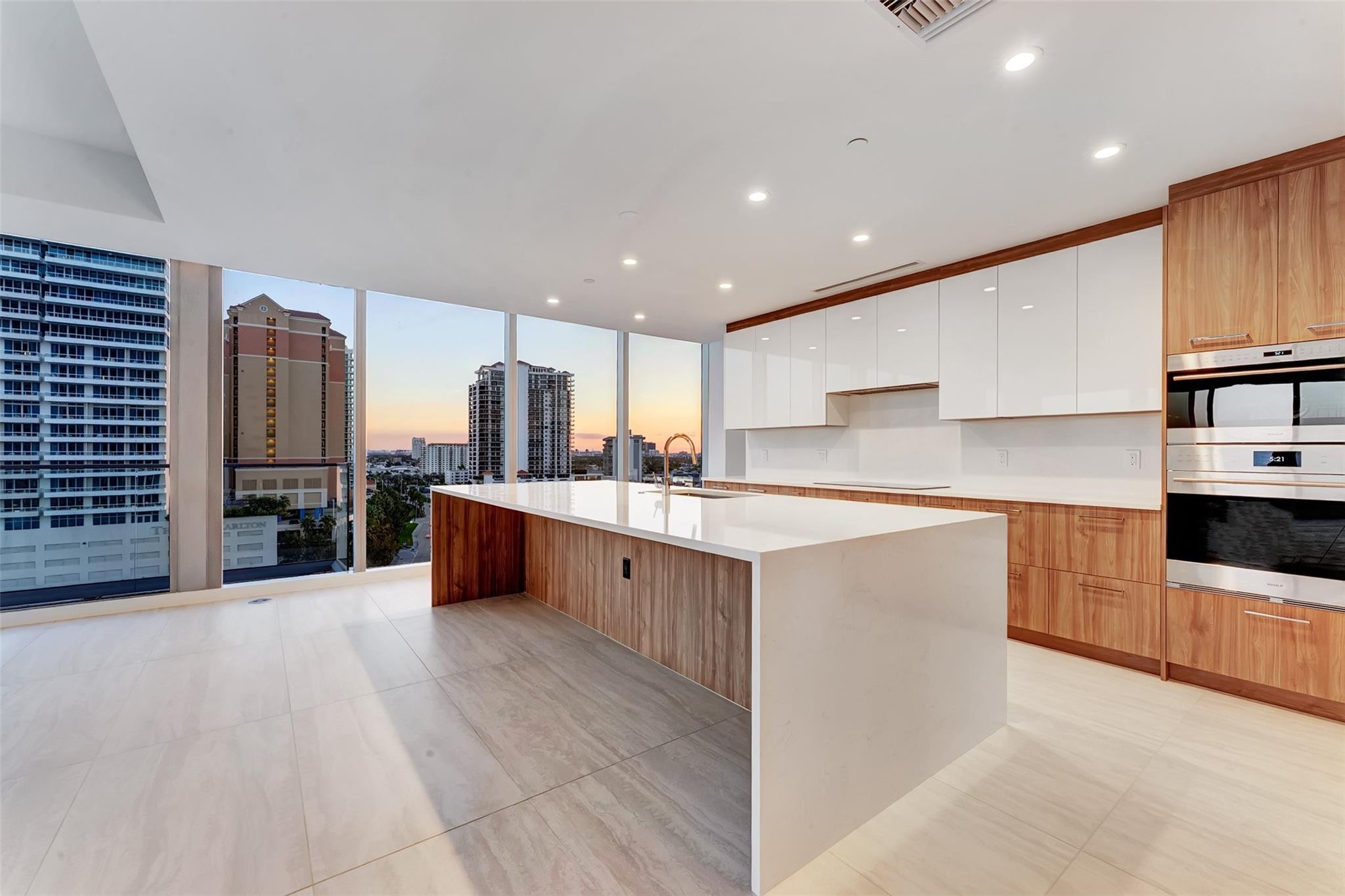 SELENE OCEANFRONT RESIDENCE - Residential