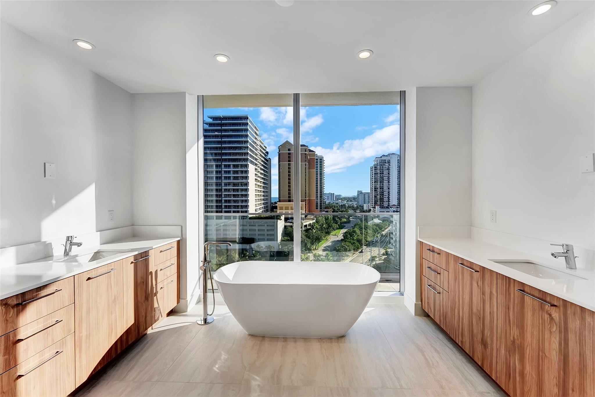 SELENE OCEANFRONT RESIDENCE - Residential