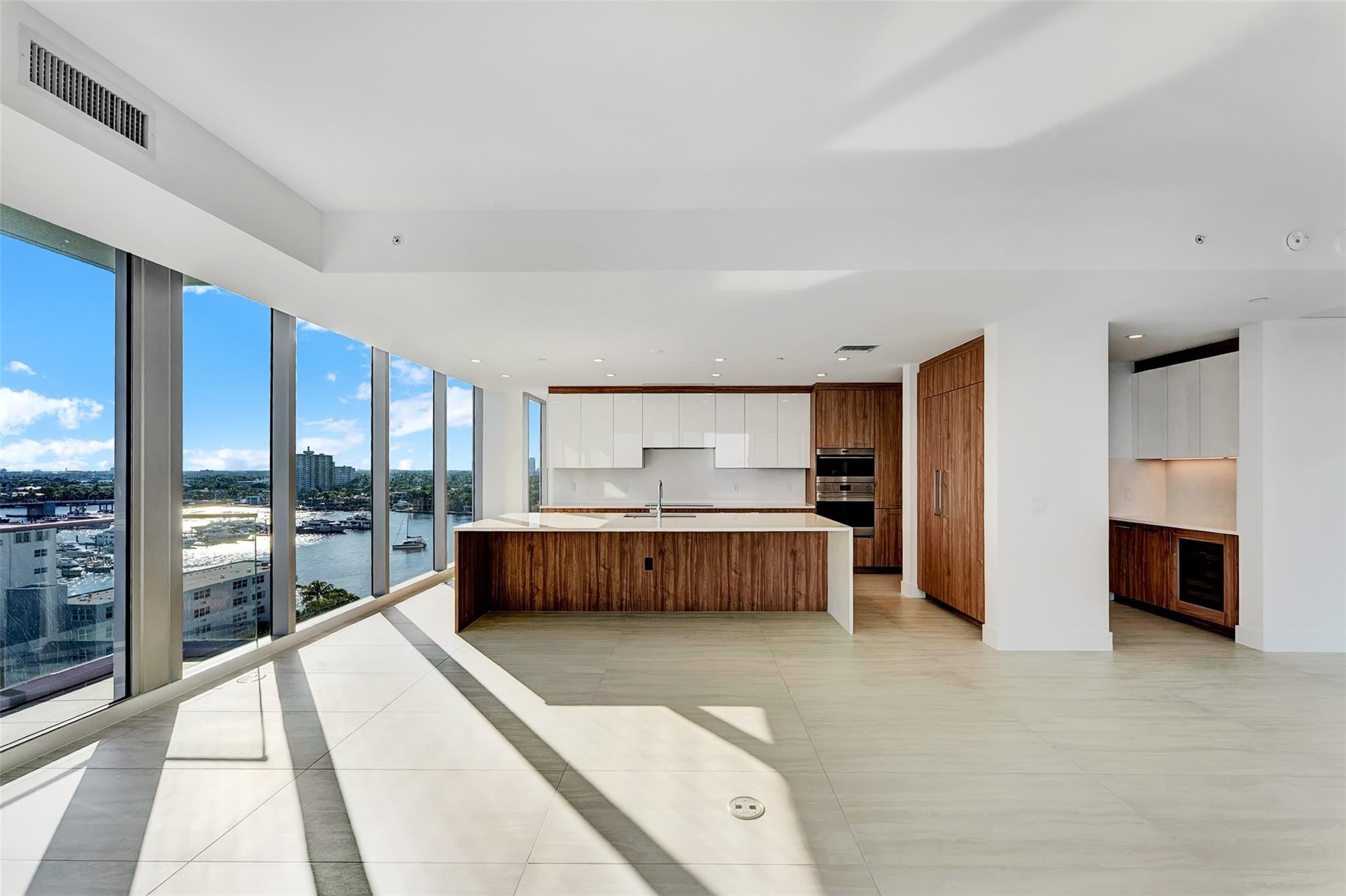 SELENE OCEANFRONT RESIDENCE - Residential