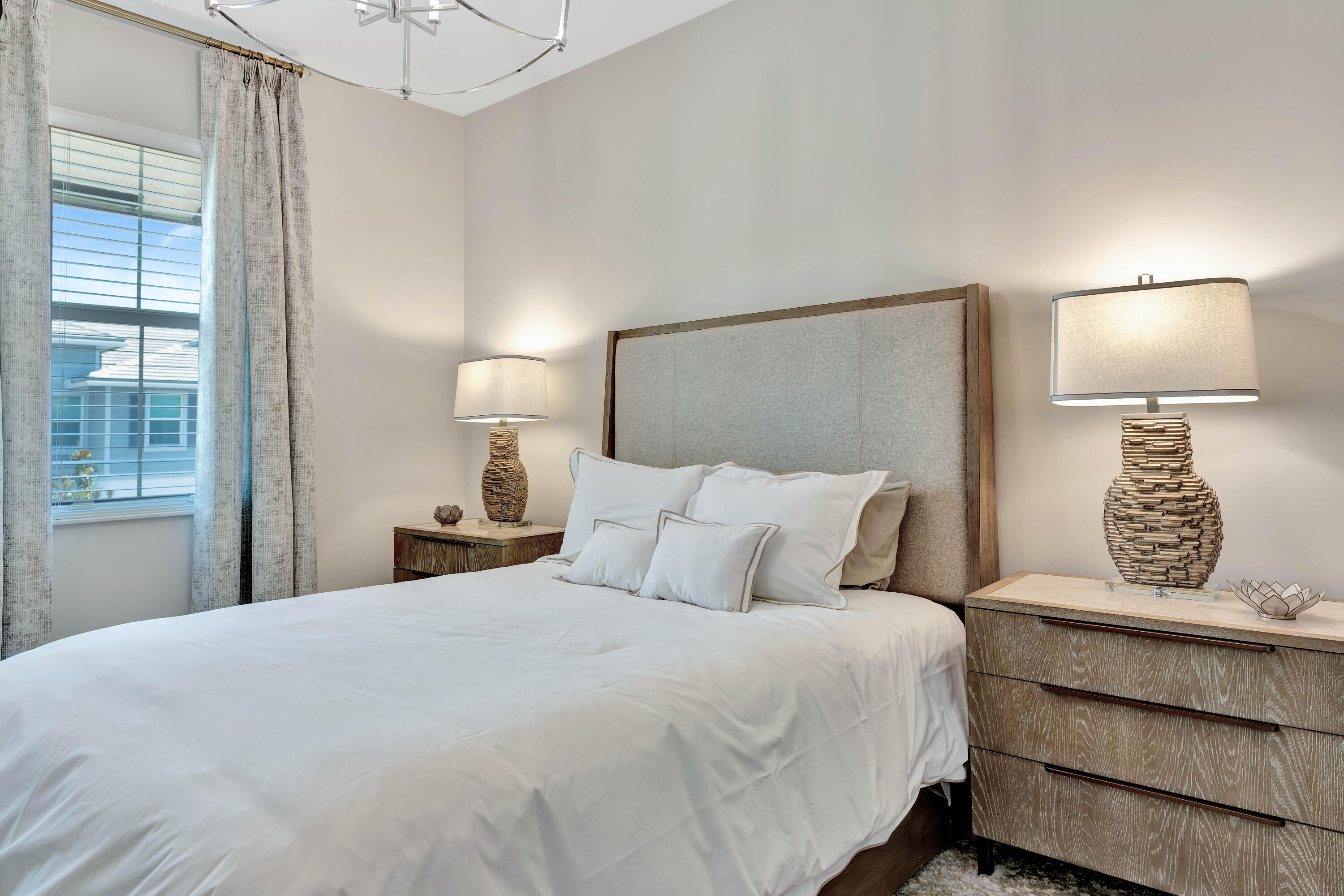 POINTE MIDTOWN - Residential Lease