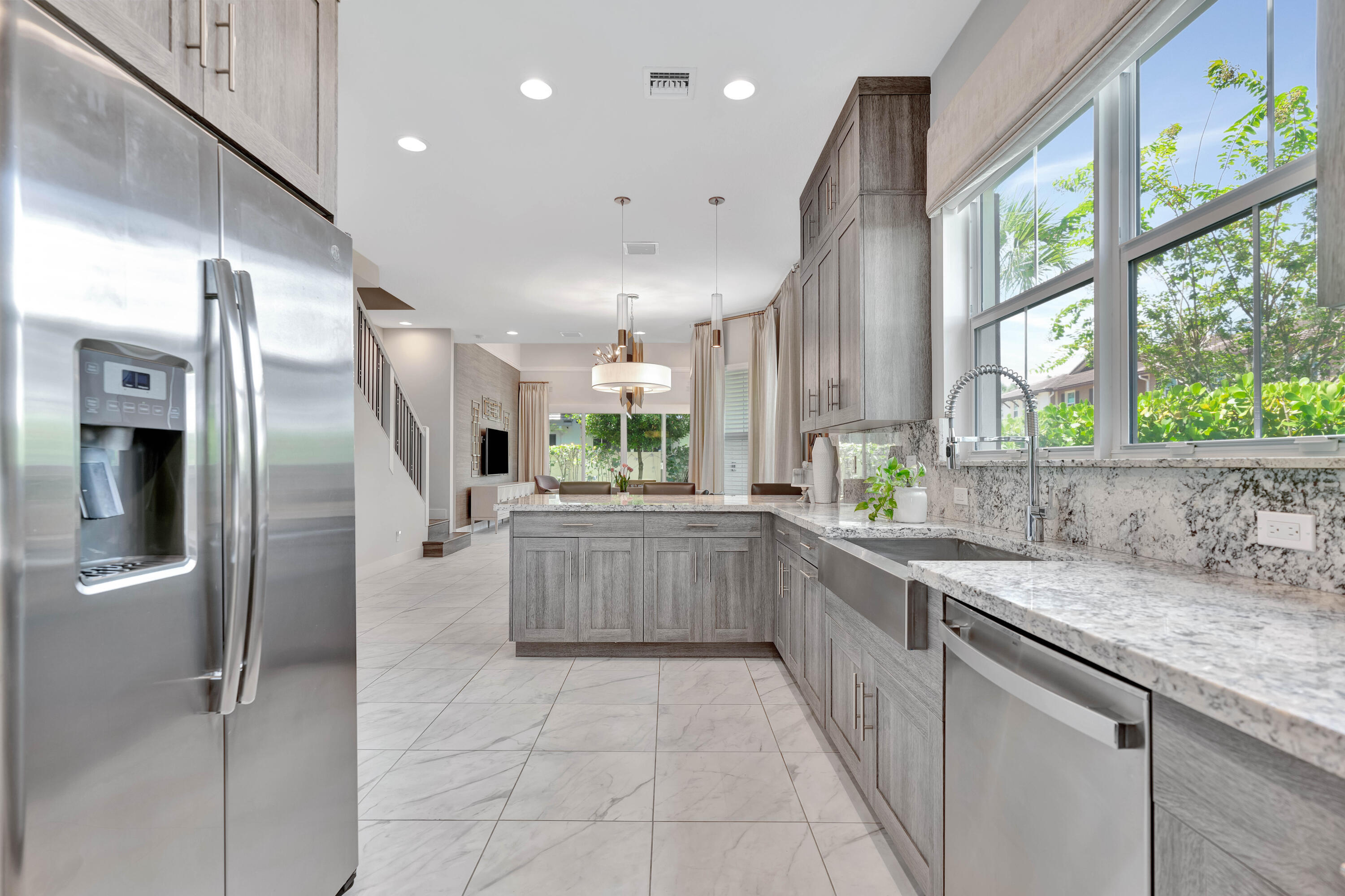 POINTE MIDTOWN - Residential Lease
