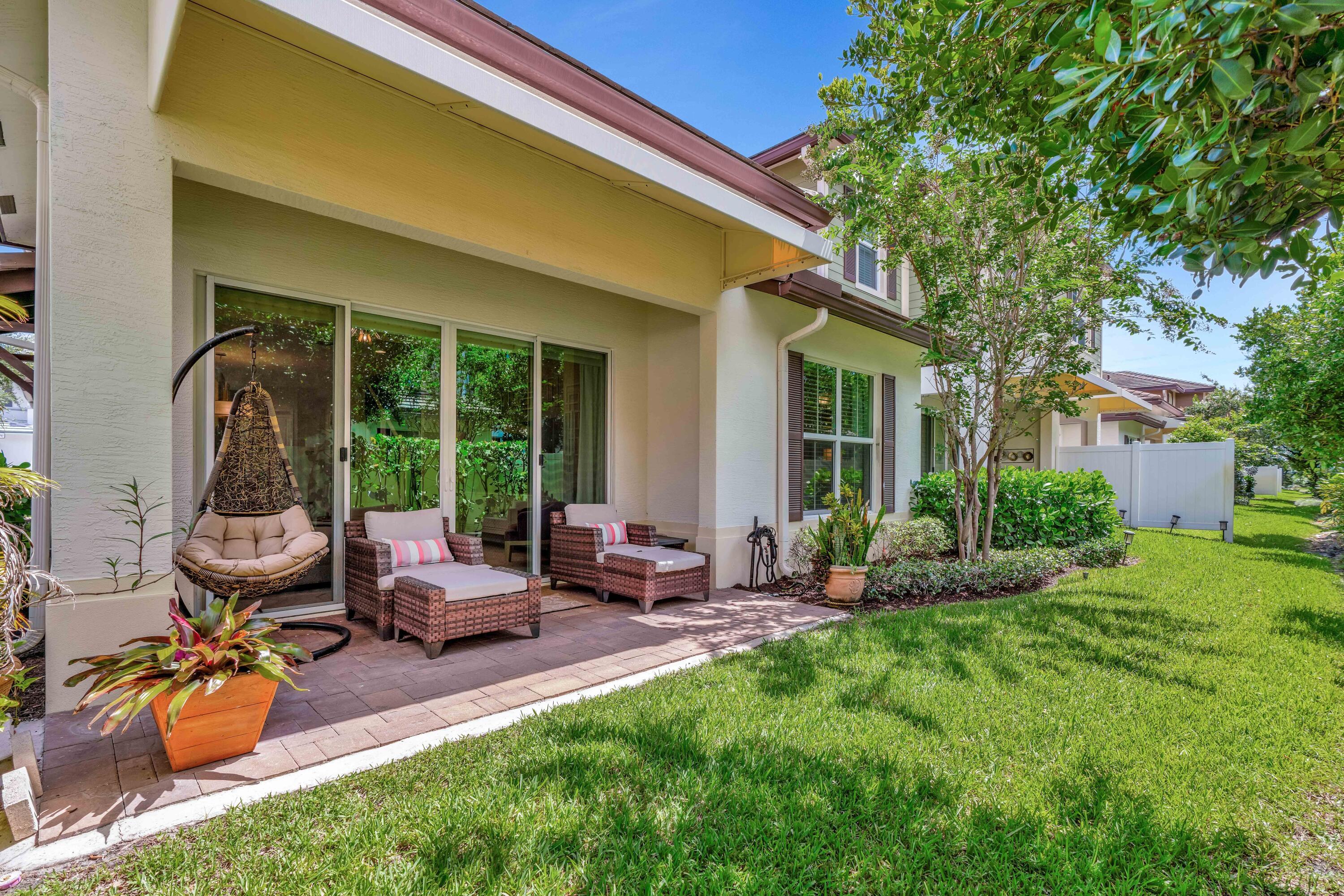 POINTE MIDTOWN - Residential Lease