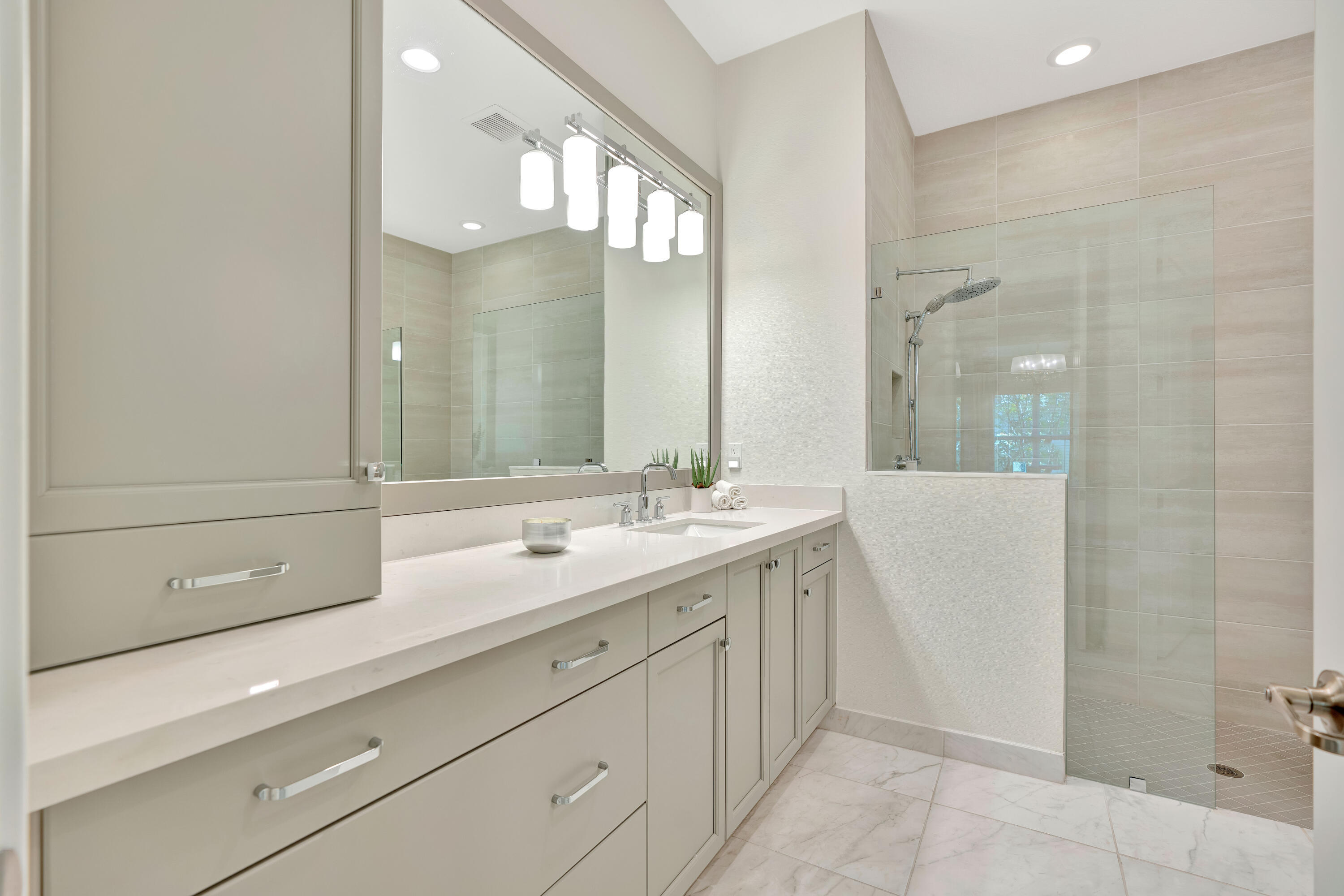 POINTE MIDTOWN - Residential Lease