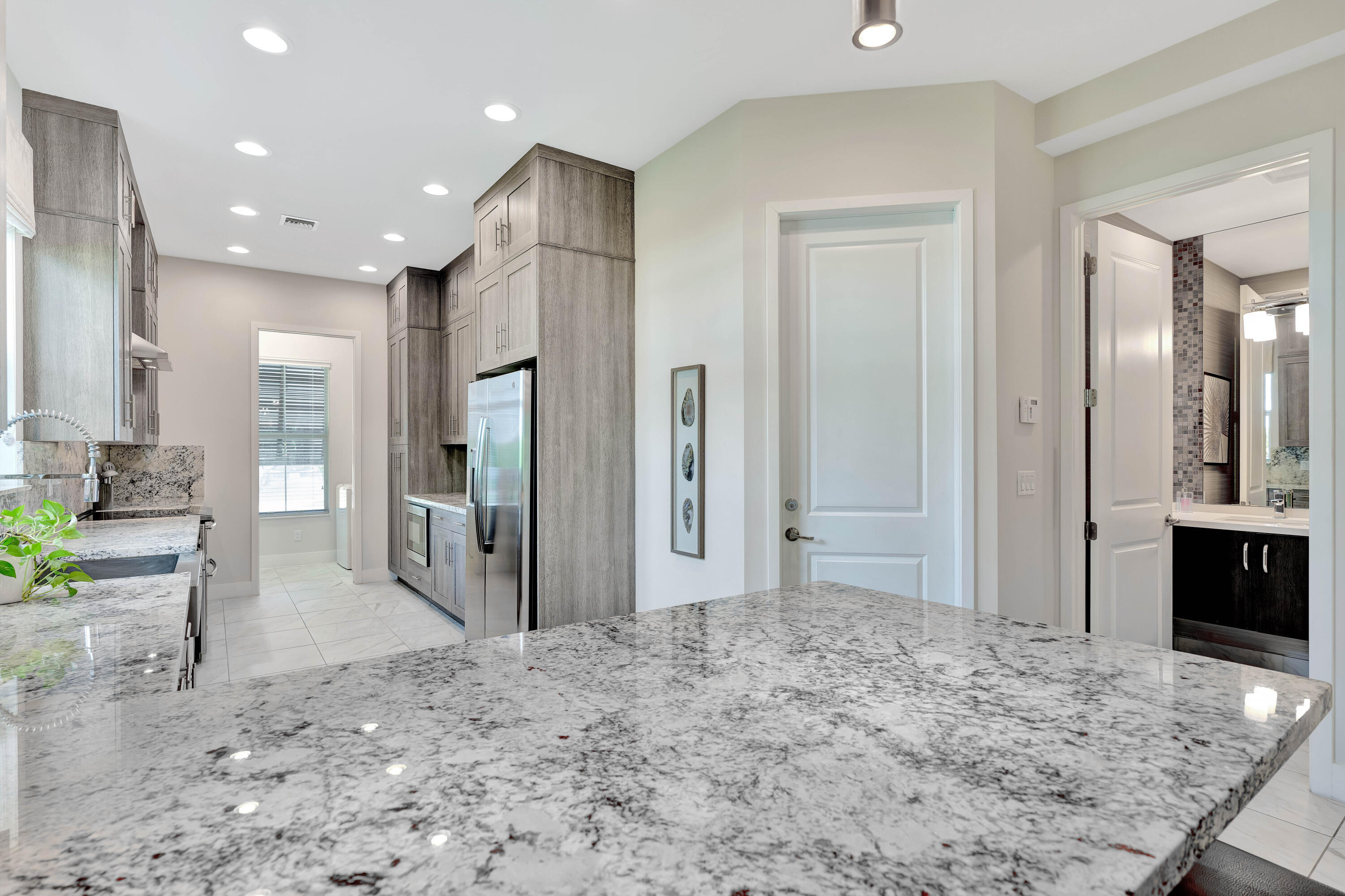 POINTE MIDTOWN - Residential Lease