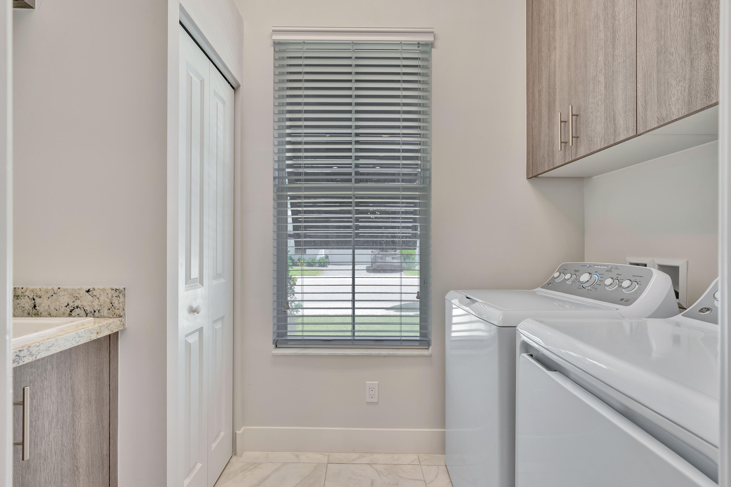 POINTE MIDTOWN - Residential Lease