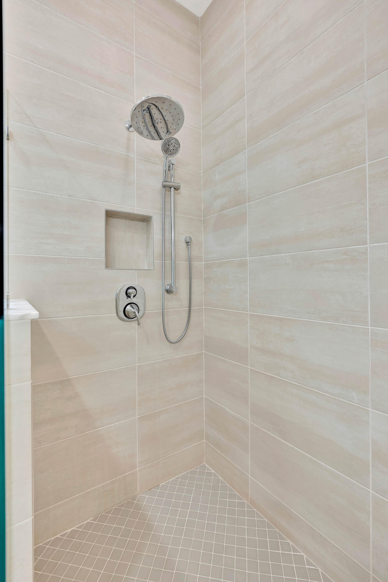 POINTE MIDTOWN - Residential Lease