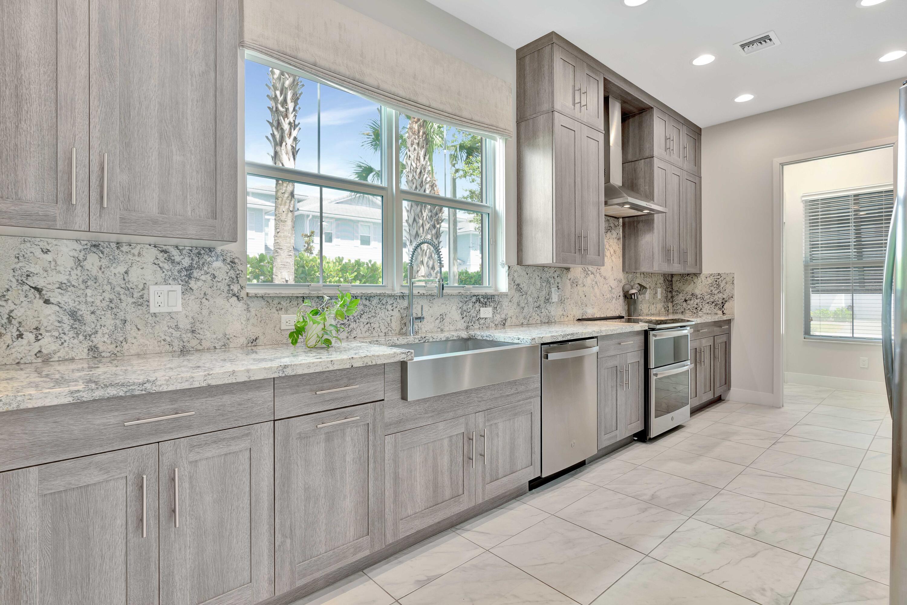 POINTE MIDTOWN - Residential Lease