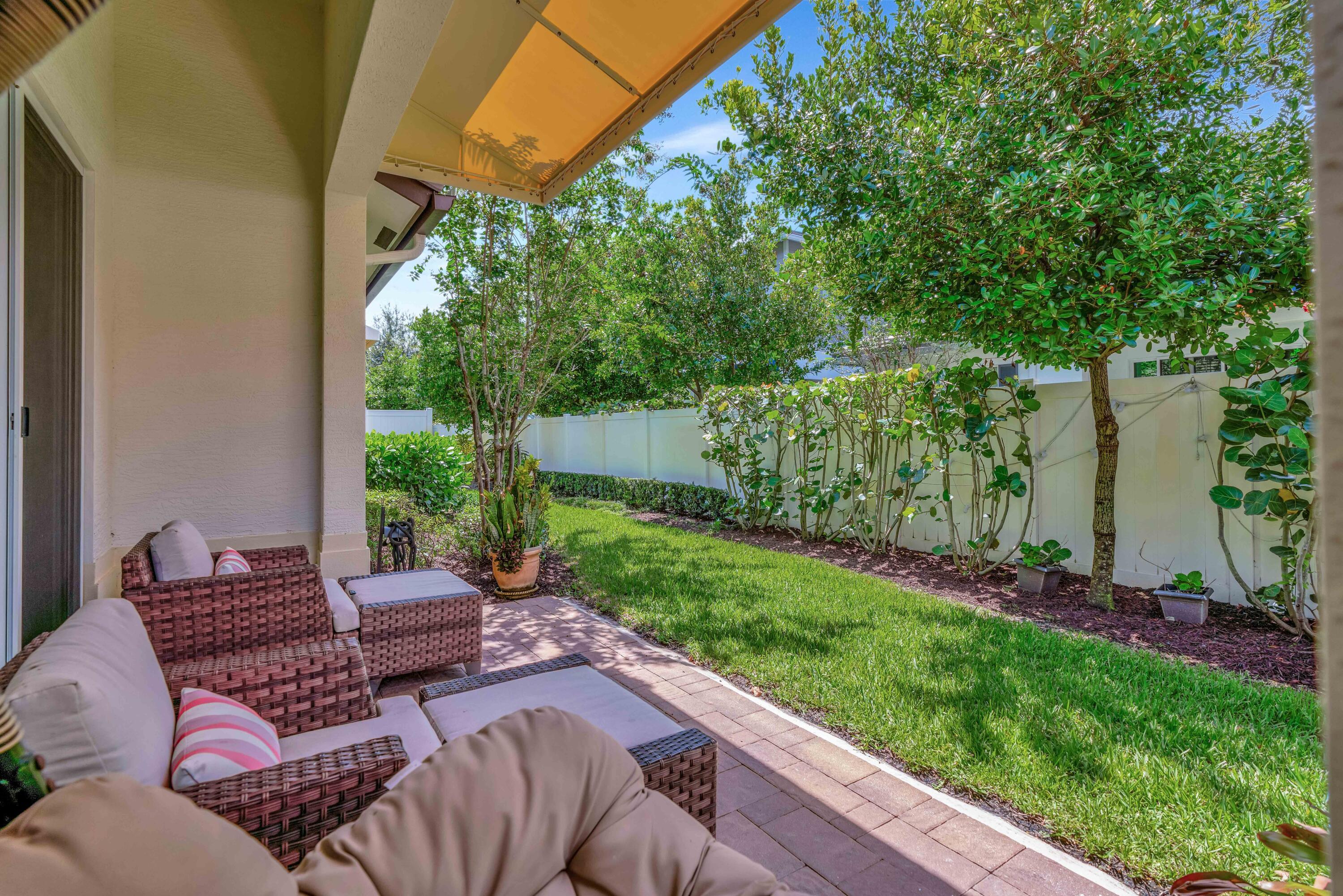 POINTE MIDTOWN - Residential Lease