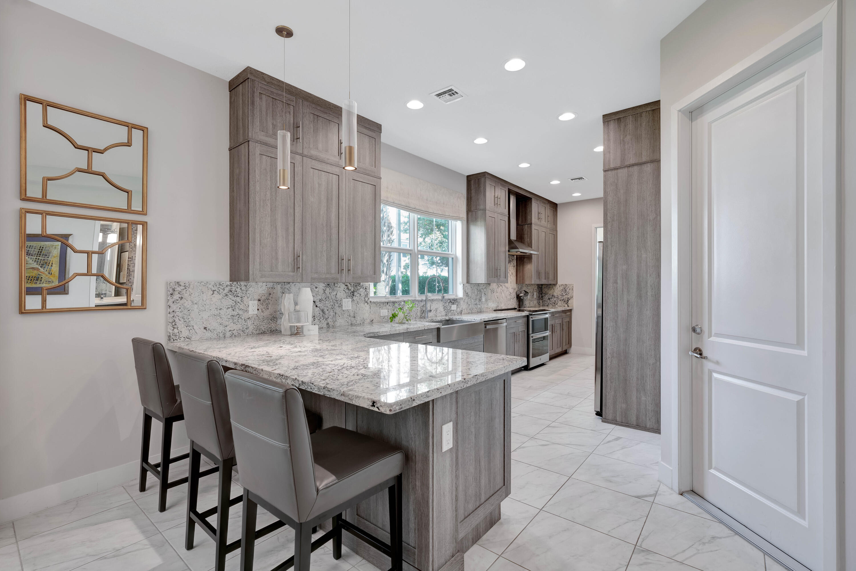 POINTE MIDTOWN - Residential Lease