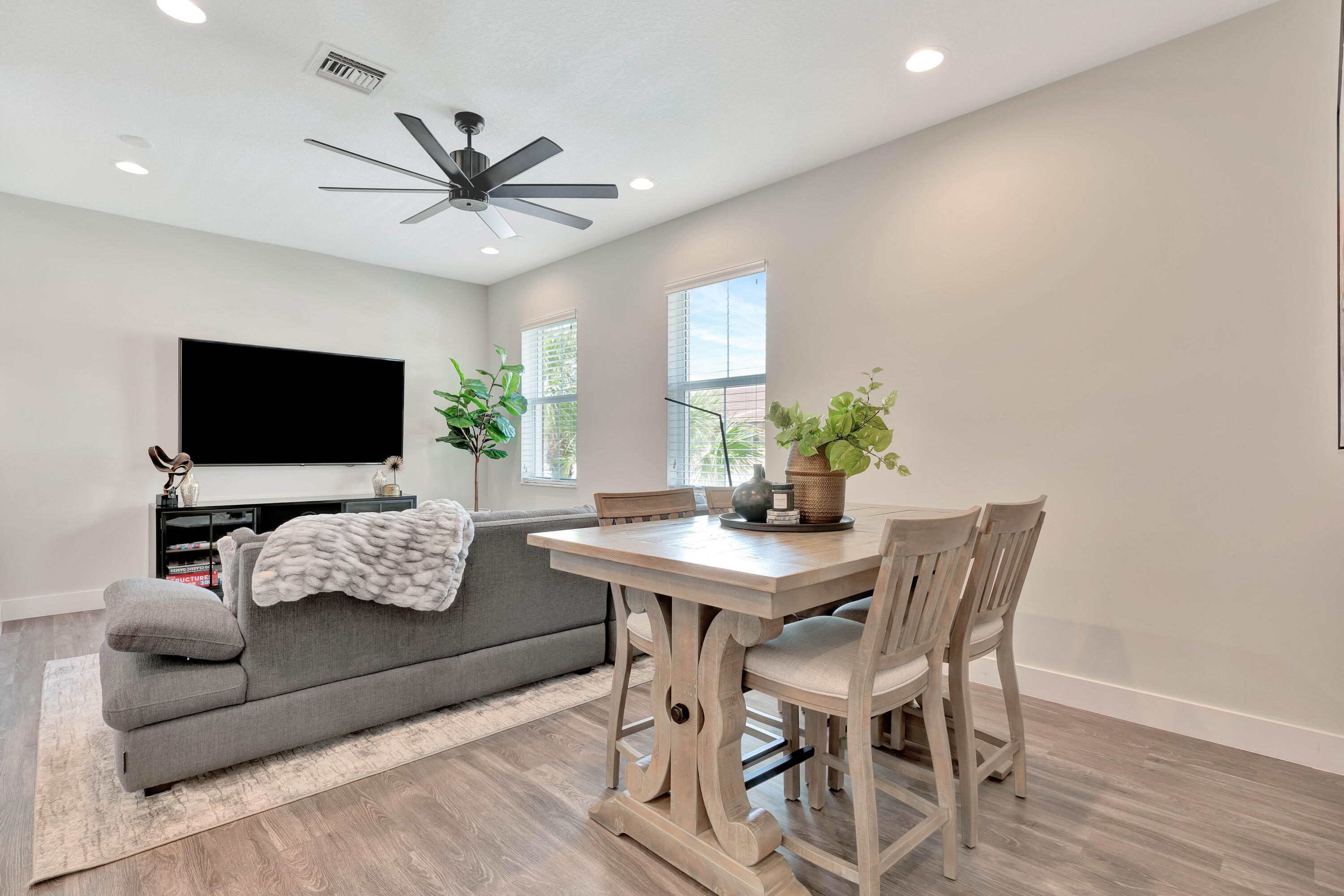POINTE MIDTOWN - Residential Lease