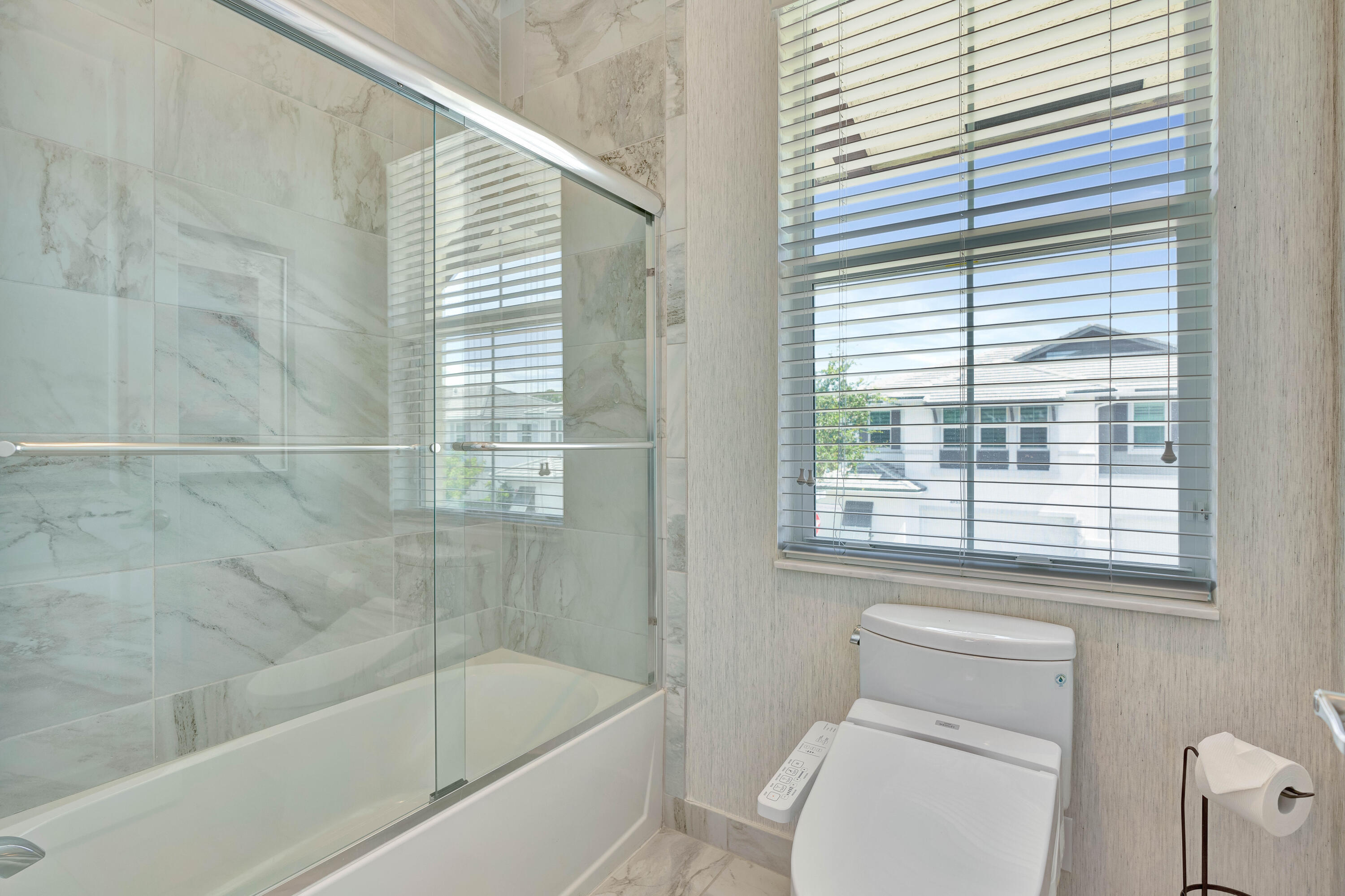 POINTE MIDTOWN - Residential Lease