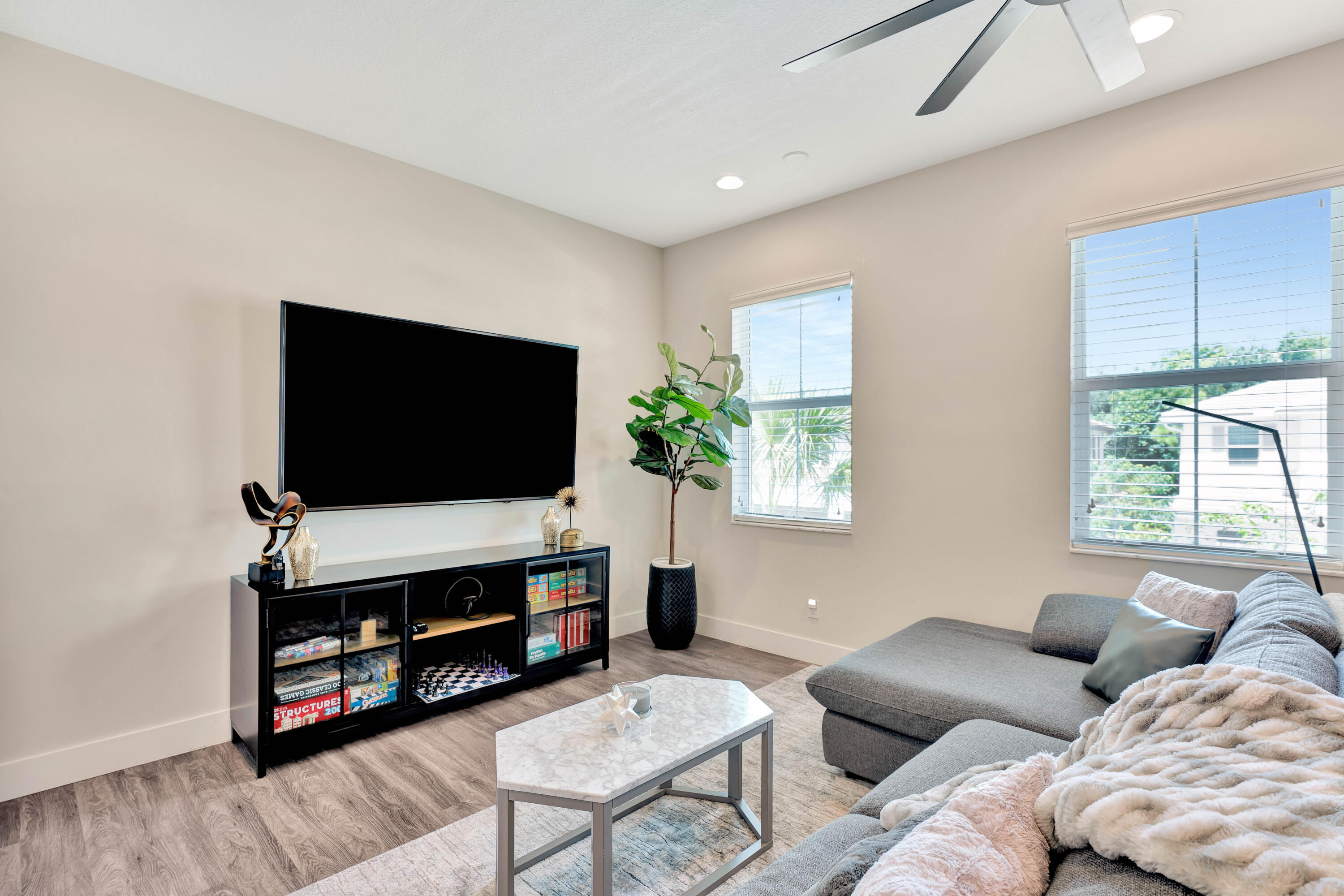 POINTE MIDTOWN - Residential Lease