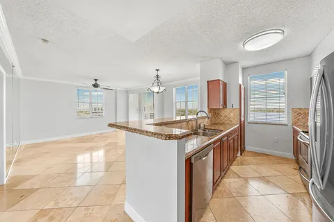 616 Clearwater Park Road Unit 913, West Palm Beach, FL MLS: R11000901