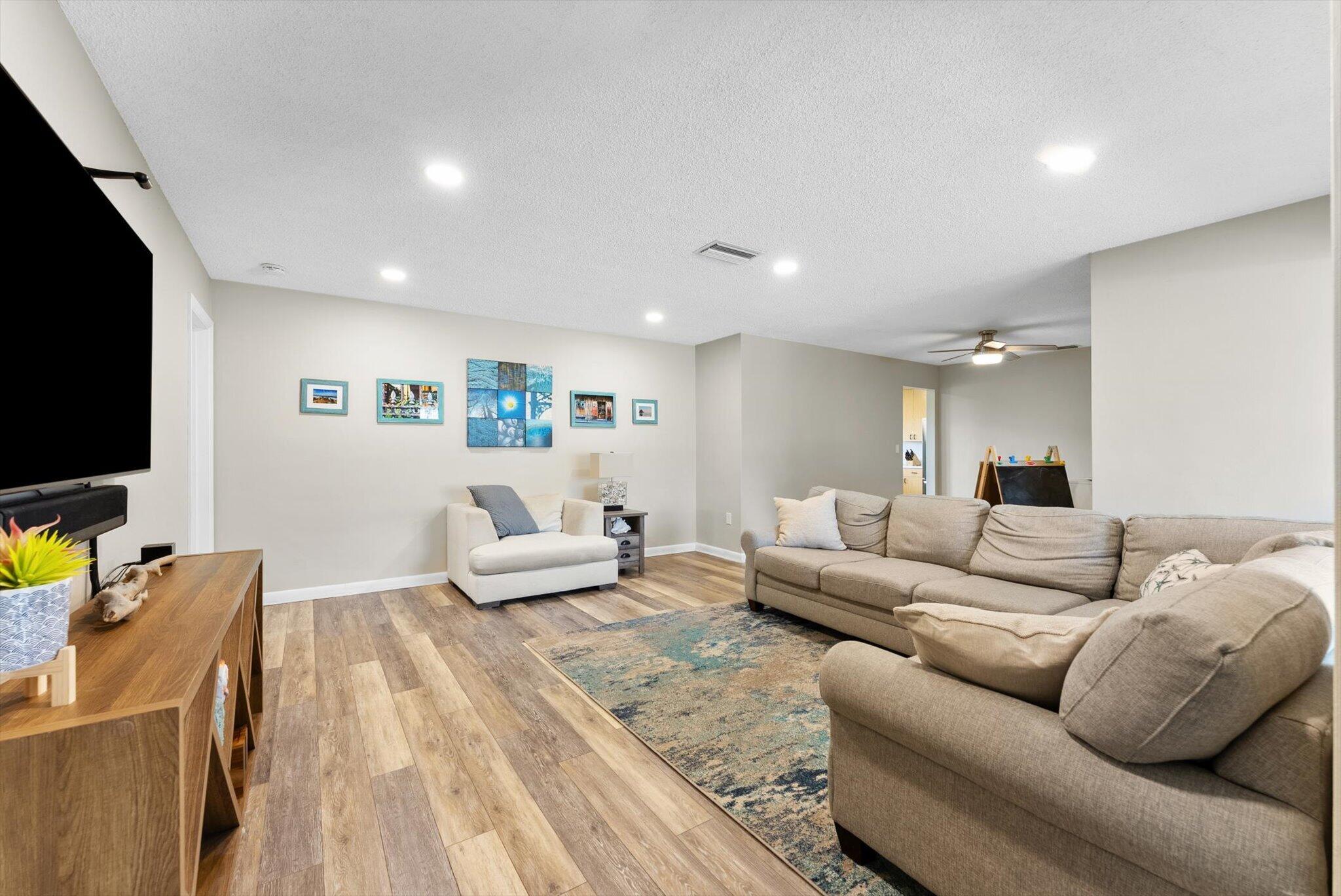 6744 SW 34th Court, Miramar, FL, 33023/$549,000 4 6744 SW 34th Court