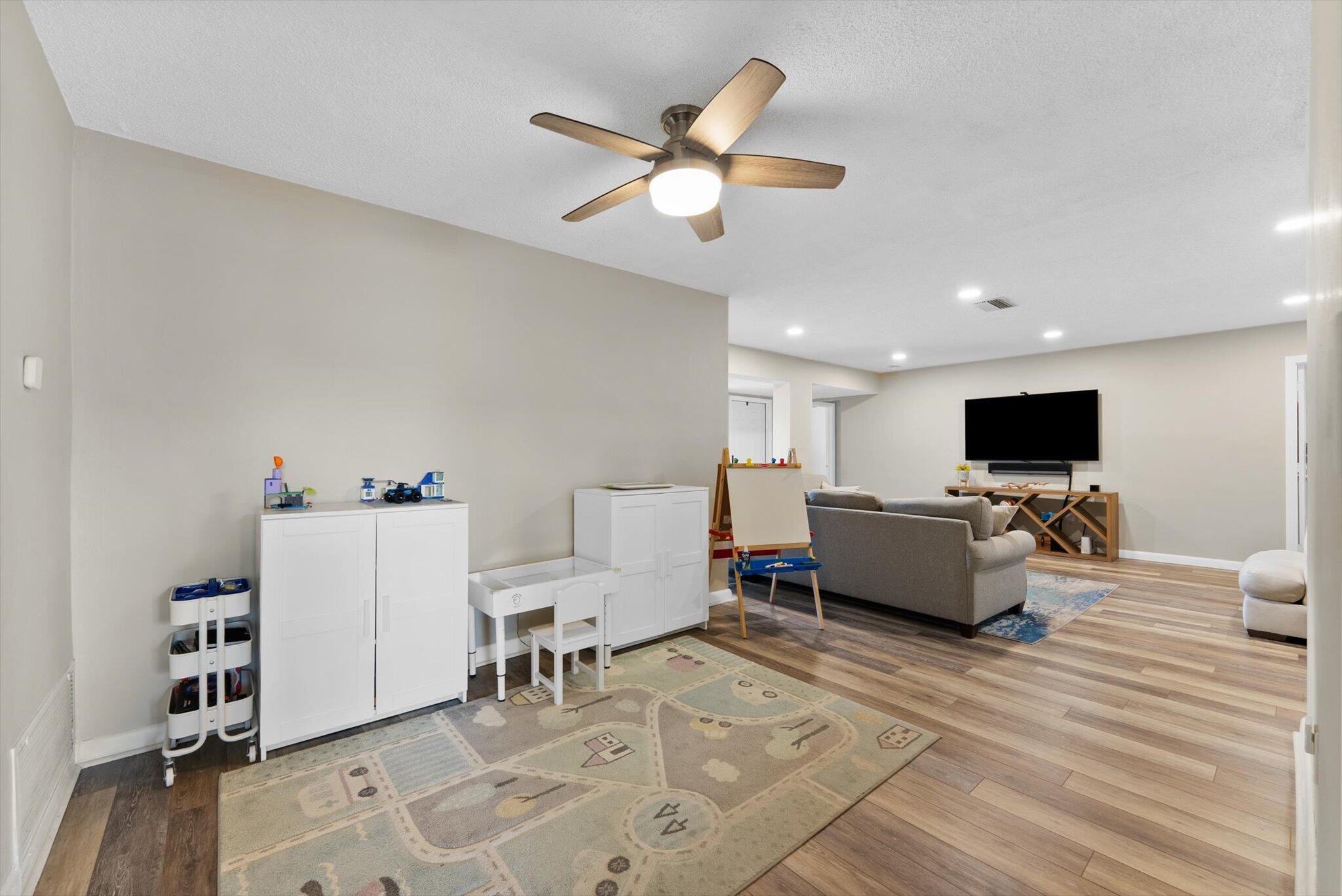 MIRAMAR ISLES SECTION 4 REPLAT - Residential