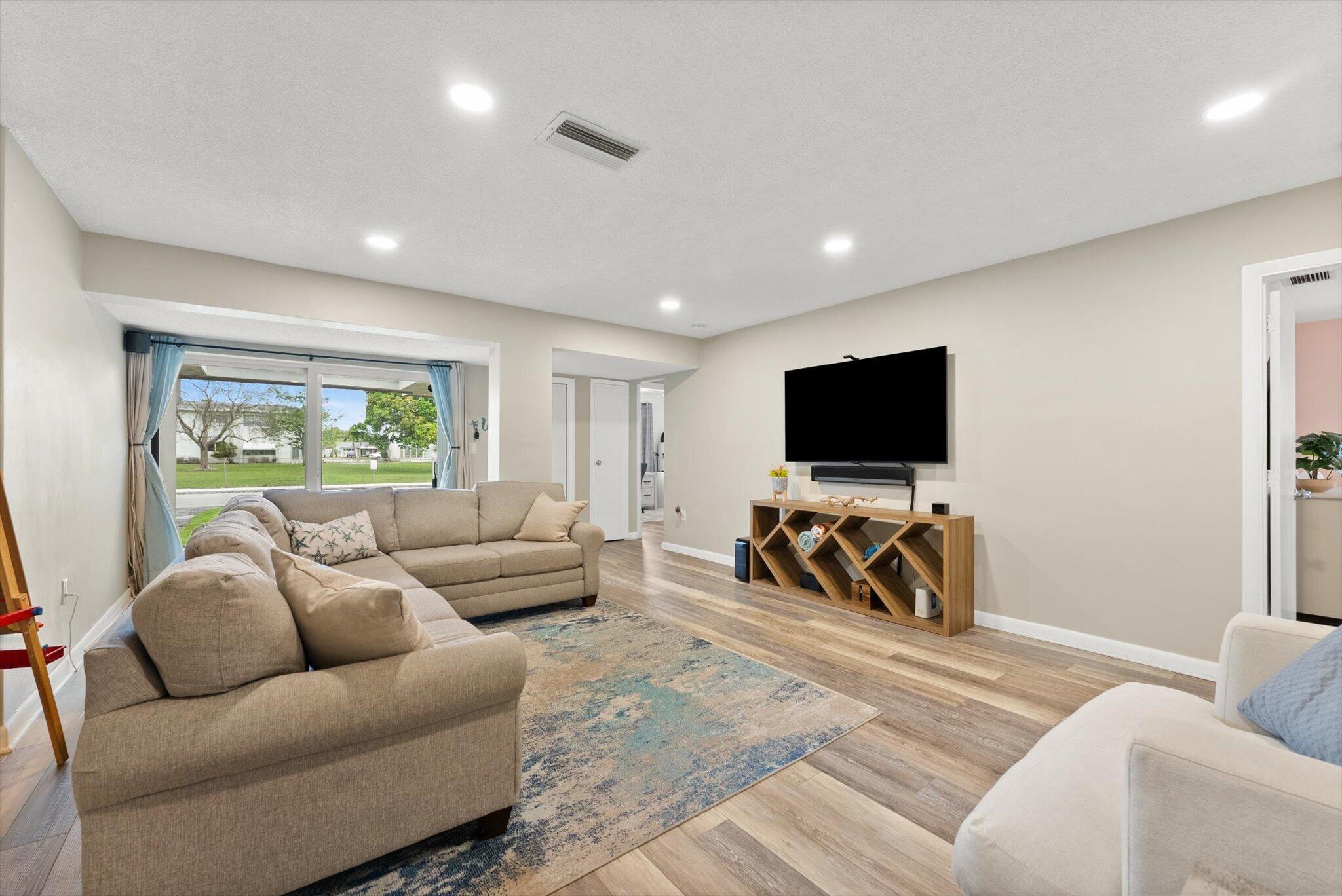 MIRAMAR ISLES SECTION 4 REPLAT - Residential