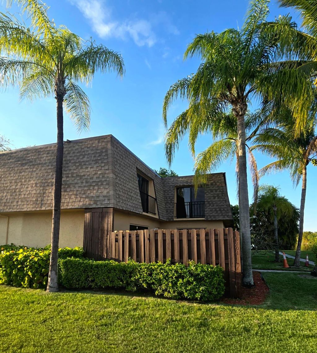 Photo of 4204 Waterview Circle, Palm Springs, FL 33461 (MLS # B26008935)
