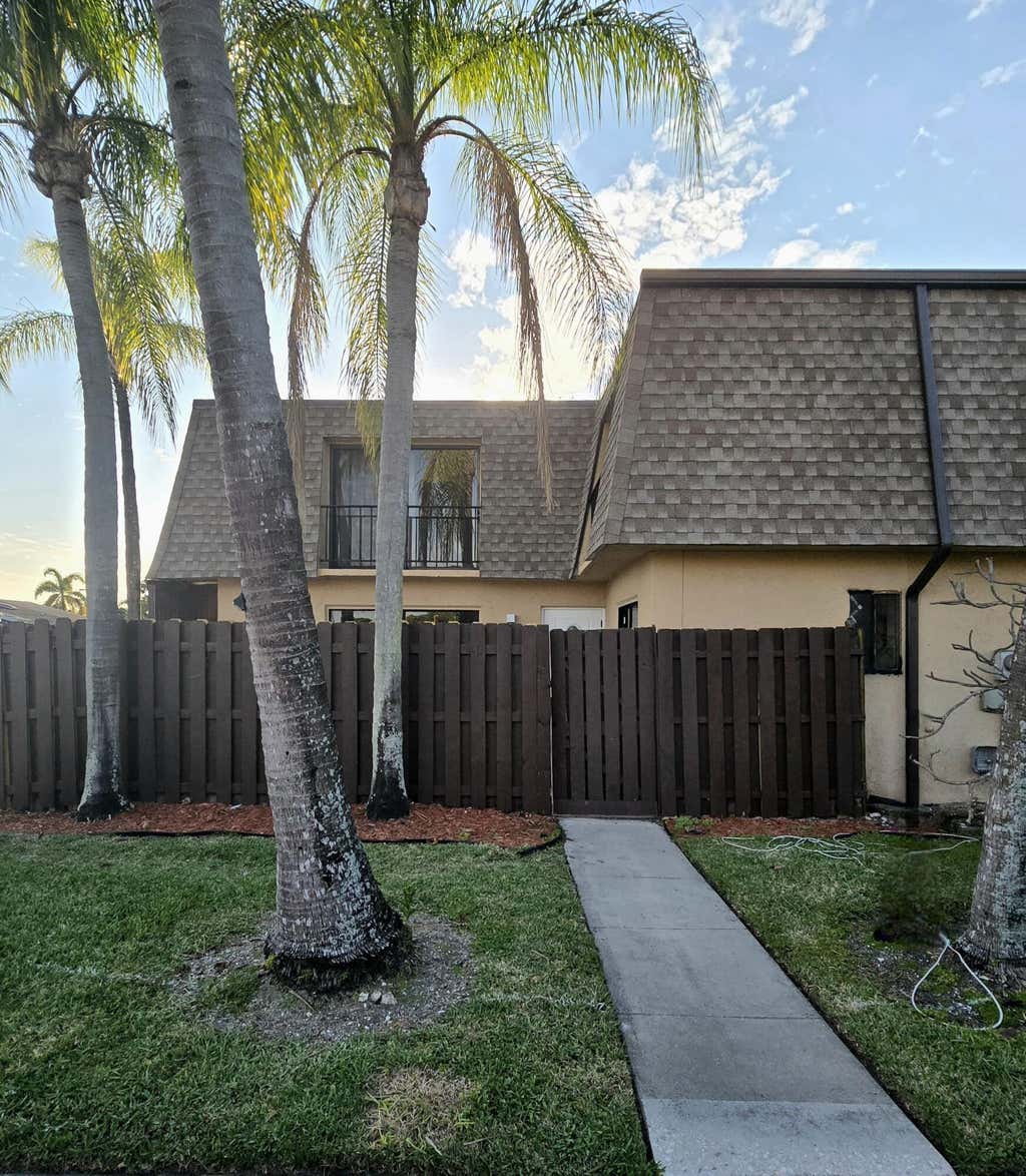 Photo of 4204 Waterview Circle, Palm Springs, FL 33461 (MLS # B26008935)