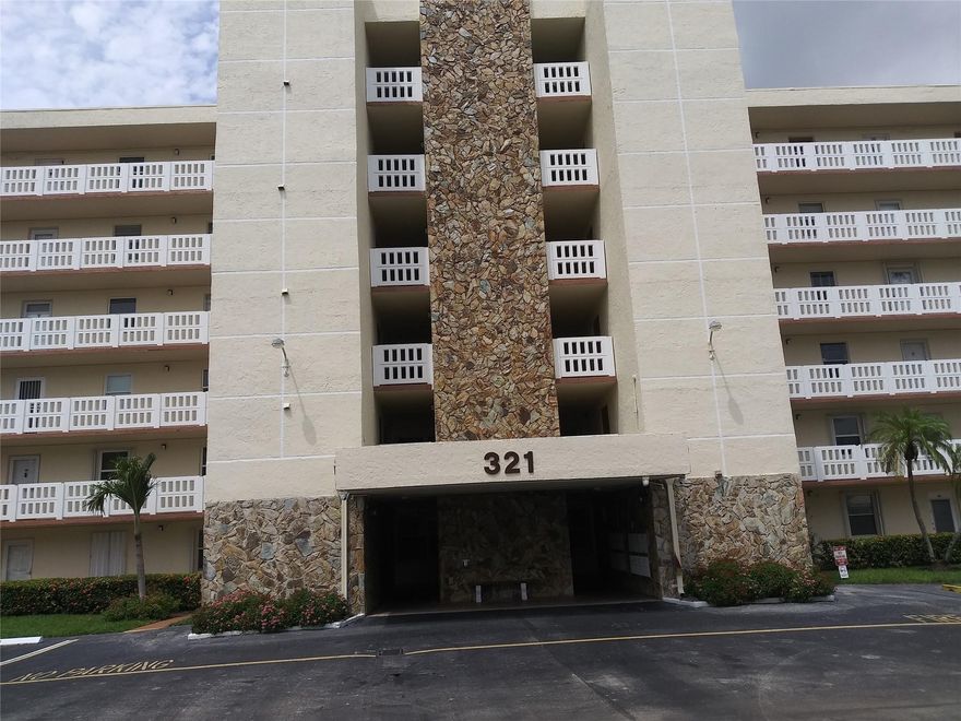 HUD owned property. Case #095-033865. On-line bids must be submitted on Hudhomestore website through a registered agent. Property sold AS-IS without guarantee or warranty from seller. Information presented deemed reliable but not guaranteed.  Buyer/buyers agent responsible for verifying all information. Property sold (IE) insured escrow.  Additional info including property condition report, bidding instructions available at Hudhomestore website. HUD is an equal housing opportunity seller.