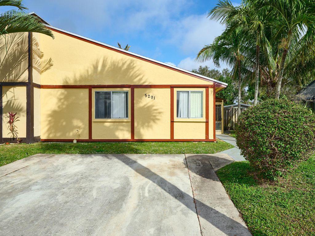 Photo of 5291 NW 6th Court, Delray Beach, FL 33445 (MLS # R11048164)