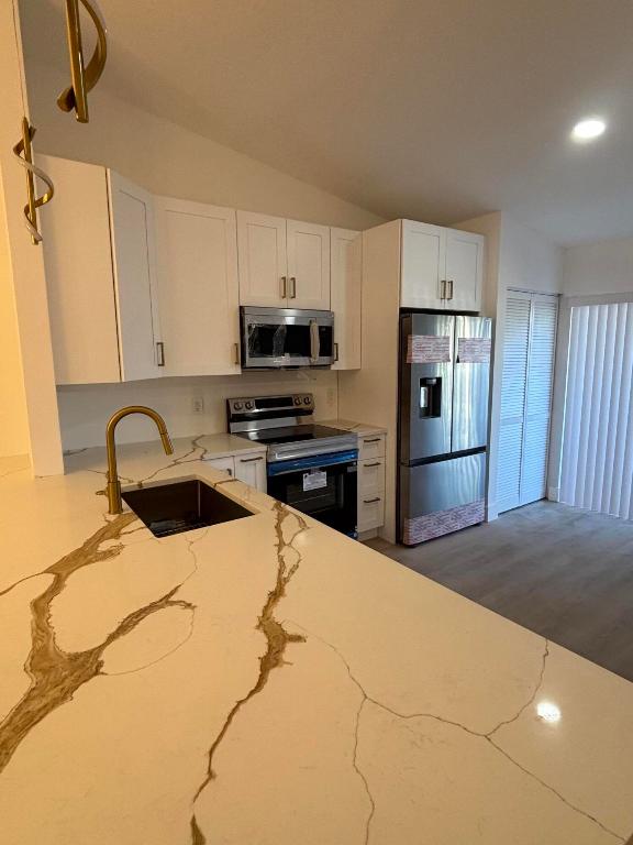 PINE RIDGE NORTH I COND DECL FILED 1-5-82 - Residential