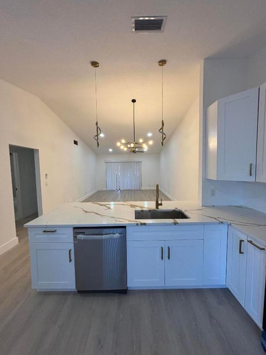 Completely Remodeled Luxury Villa: Move In Today!
Don't miss the opportunity to own this spectacular villa, renovated from top to bottom with high-quality finishes. The property stands out for its spacious rooms and a fluid layout in the living and dining areas, ideal for entertaining.
The heart of the home is its beautiful open-concept kitchen, equipped with brand-new, state-of-the-art appliances. A modern, bright space ready for you to move in. Schedule your visit and start enjoying the lifestyle you deserve!
HOA include building insurance, cable, internet and lawn care.
Pine Ridge North I is an all ages community with an active clubhouse, heated pool, shuffleboard, tennis and BBQ/picnic area.