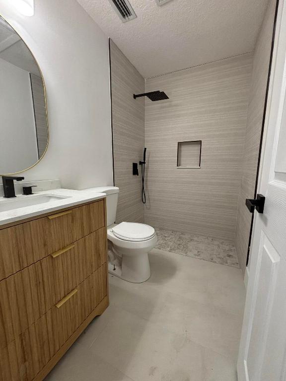 PINE RIDGE NORTH I COND DECL FILED 1-5-82 - Residential