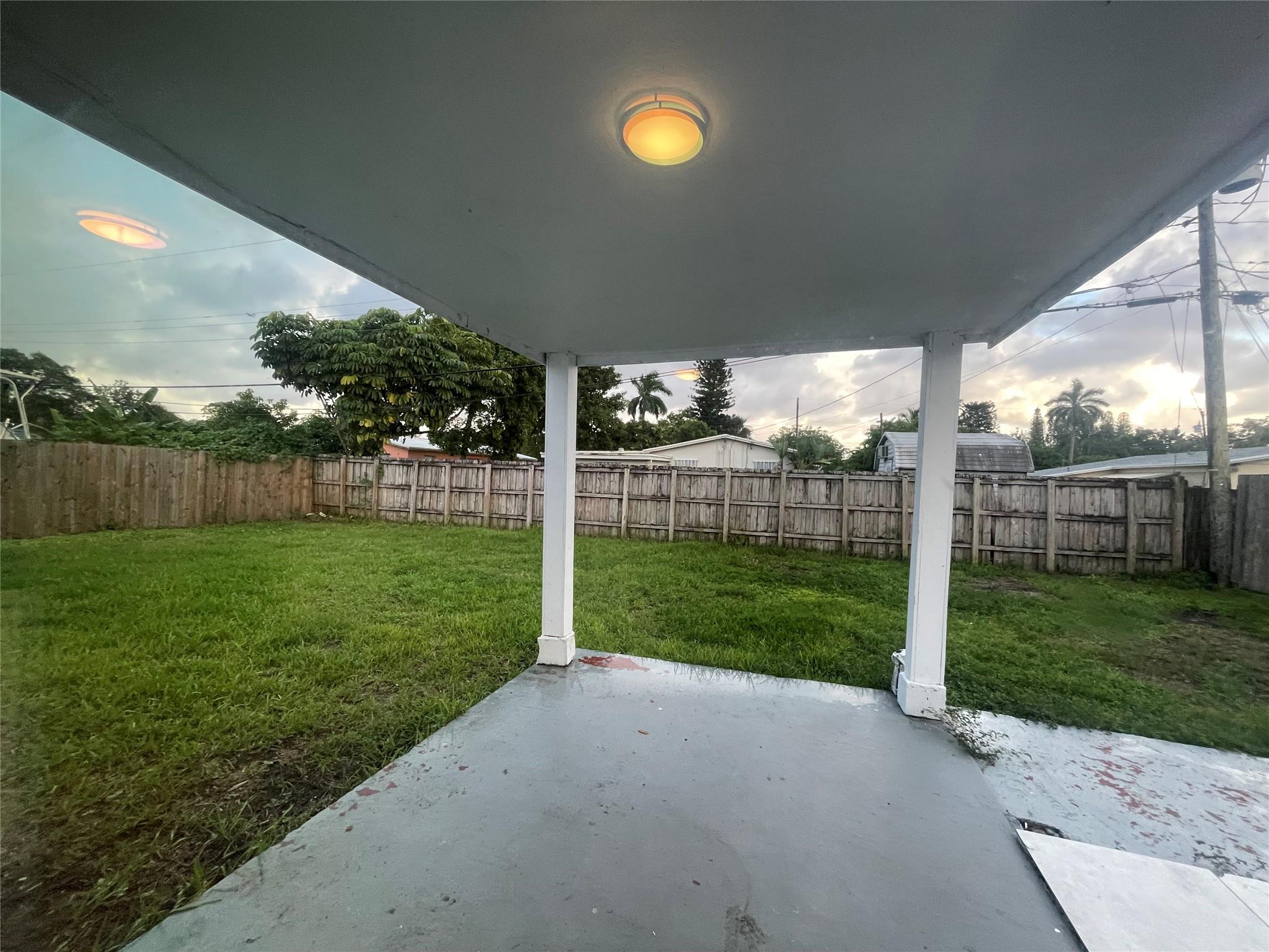 POMPANO PARK SEC 1 - Residential Lease