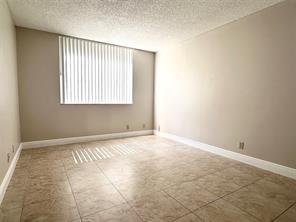 Lakes Of Jacaranda Condo - Residential Lease