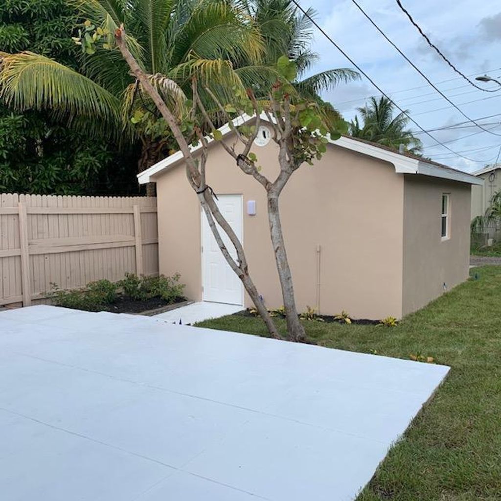 Photo of 422 N C Street, Lake Worth Beach, FL 33460 (MLS # R11016194)