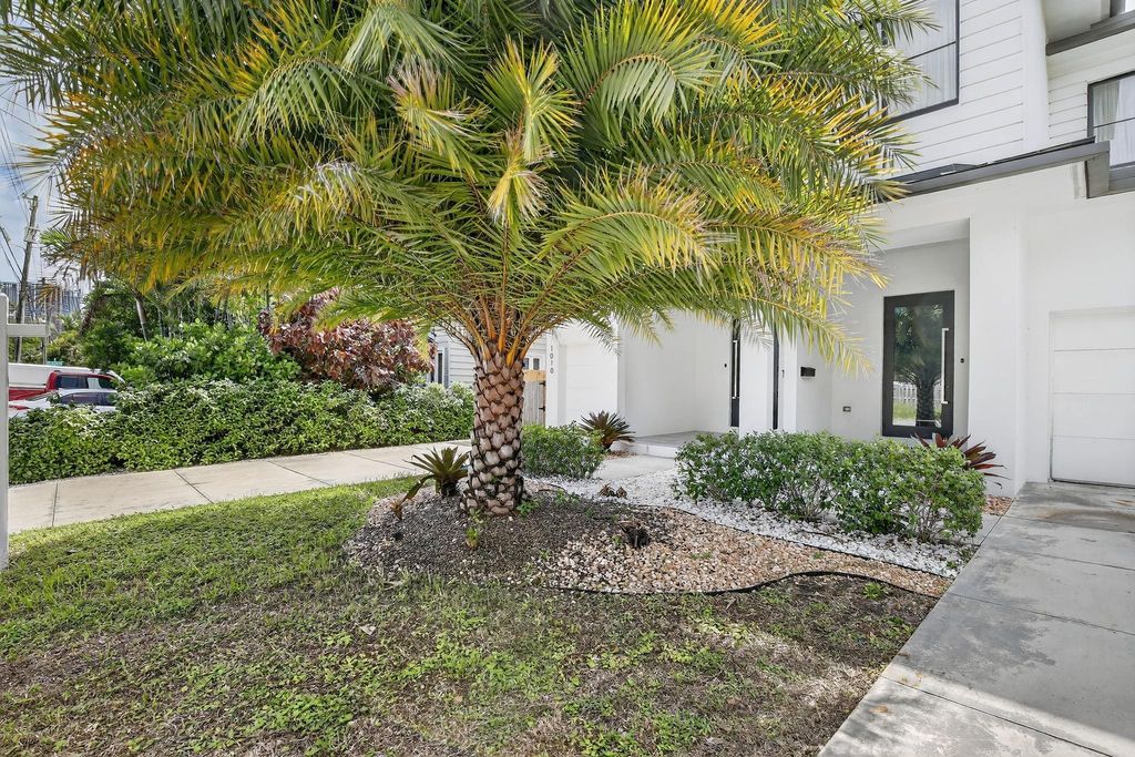 Photo of 1010 Middle St, Fort Lauderdale, FL 33312 (MLS # F10535780)