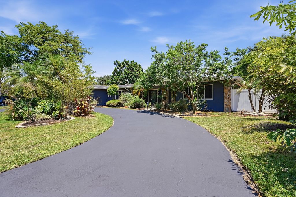 Photo of 816 NW 66th Avenue, Plantation, FL 33317 (MLS # B26027194)
