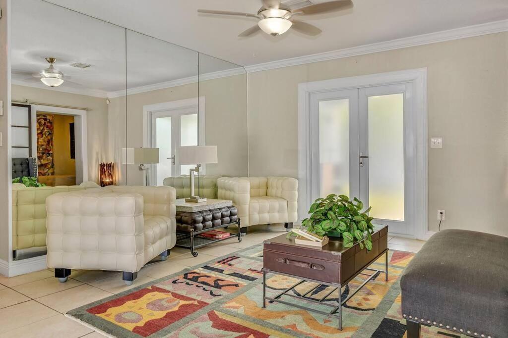 View photos, virtual tours, details... 3321 SW 32ND Avenue