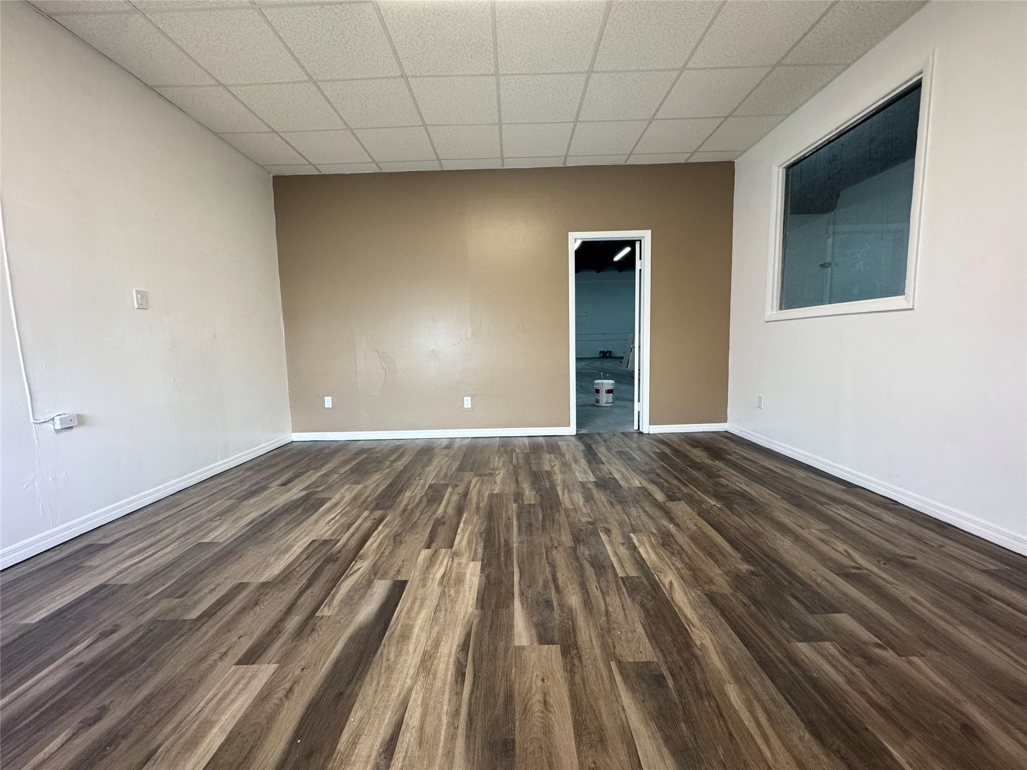This versatile 3,000 SQFT WITH 3-PHASE AND HVACunit offers the perfect blend of functionality and convenience. The space is zoned for commercial businesses and light industries, making it ideal for a variety of operations. It features an air-conditioned office, large 12' x 14' roll-up doors for easy access, and 16-18 ft ceilings, providing ample vertical clearance. With plenty of parking available, this property can accommodate both staff and visitors effortlesslyYou’ll benefit from onsite property management and a dedicated maintenance crew, ensuring prompt attention to any property-related needs.