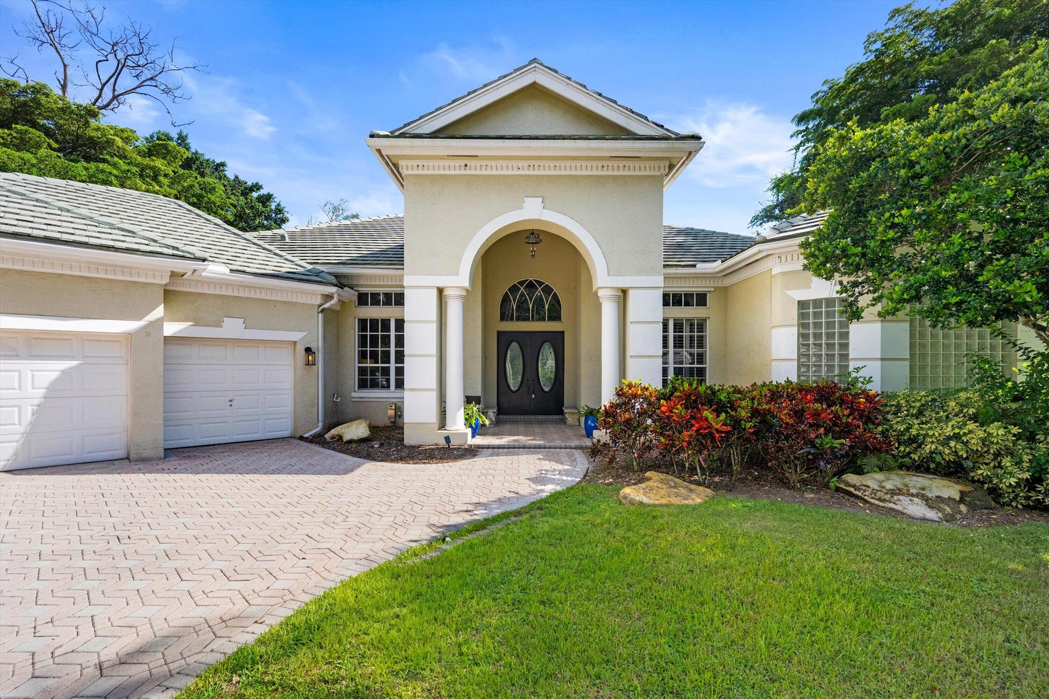 View photos, virtual tours, details... 762 Pine Chase Court