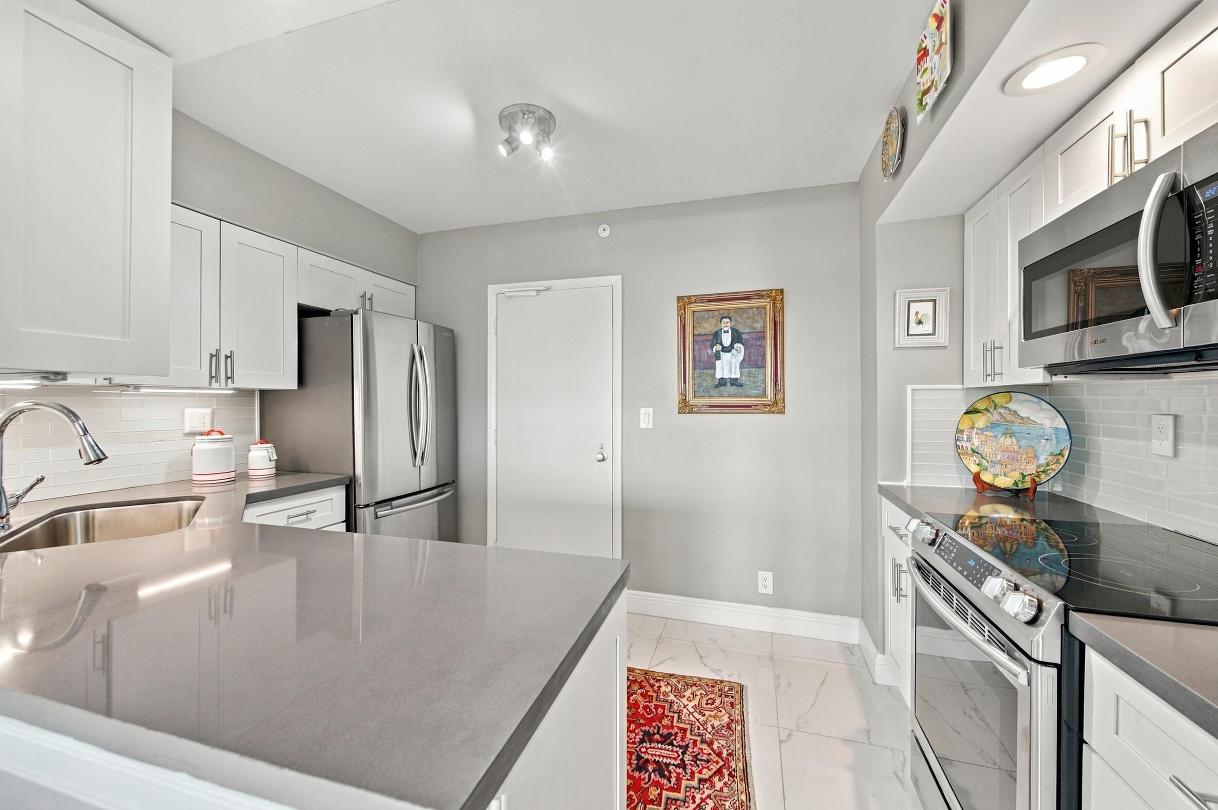 3333 NE 34th Street 1120