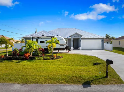 502 SW Kabot Avenue, Port St Lucie, FL MLS: R11072505