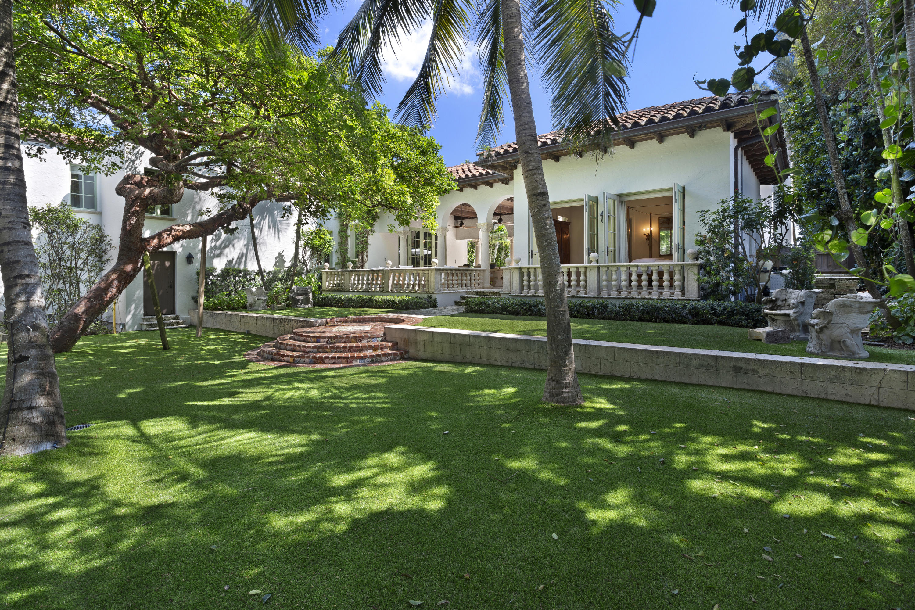 EL BRAVO PARK - Residential