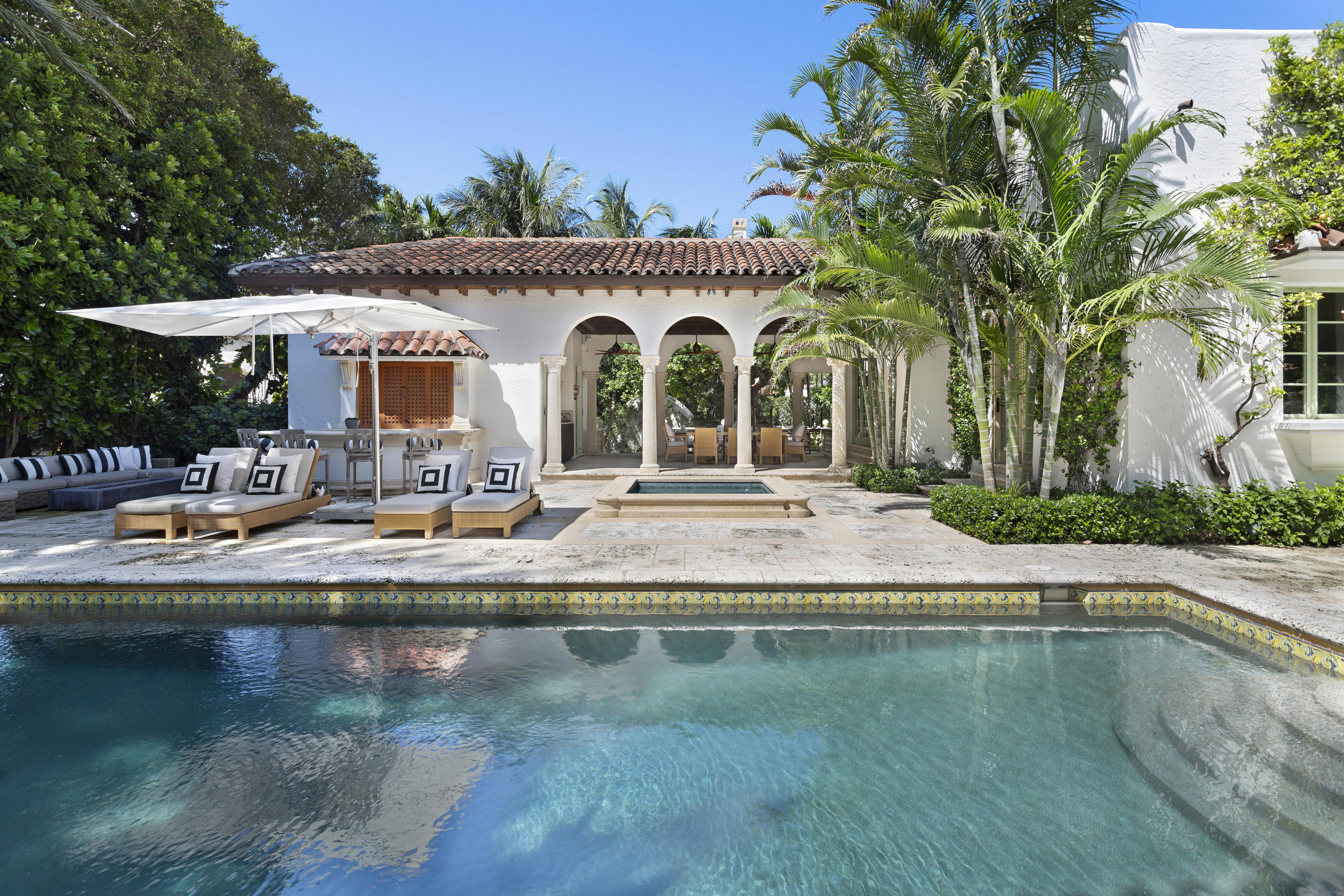 EL BRAVO PARK - Residential