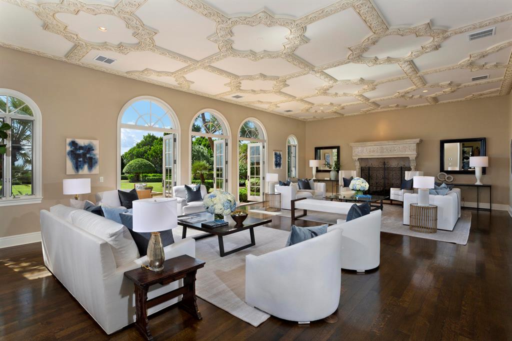 EL BRAVO PARK - Residential