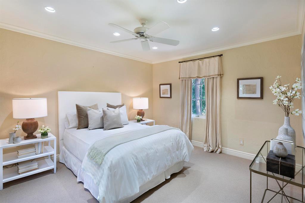 EL BRAVO PARK - Residential