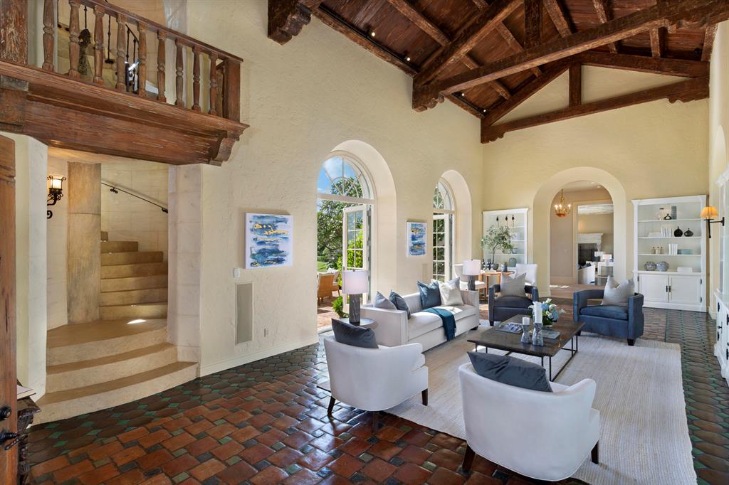 EL BRAVO PARK - Residential